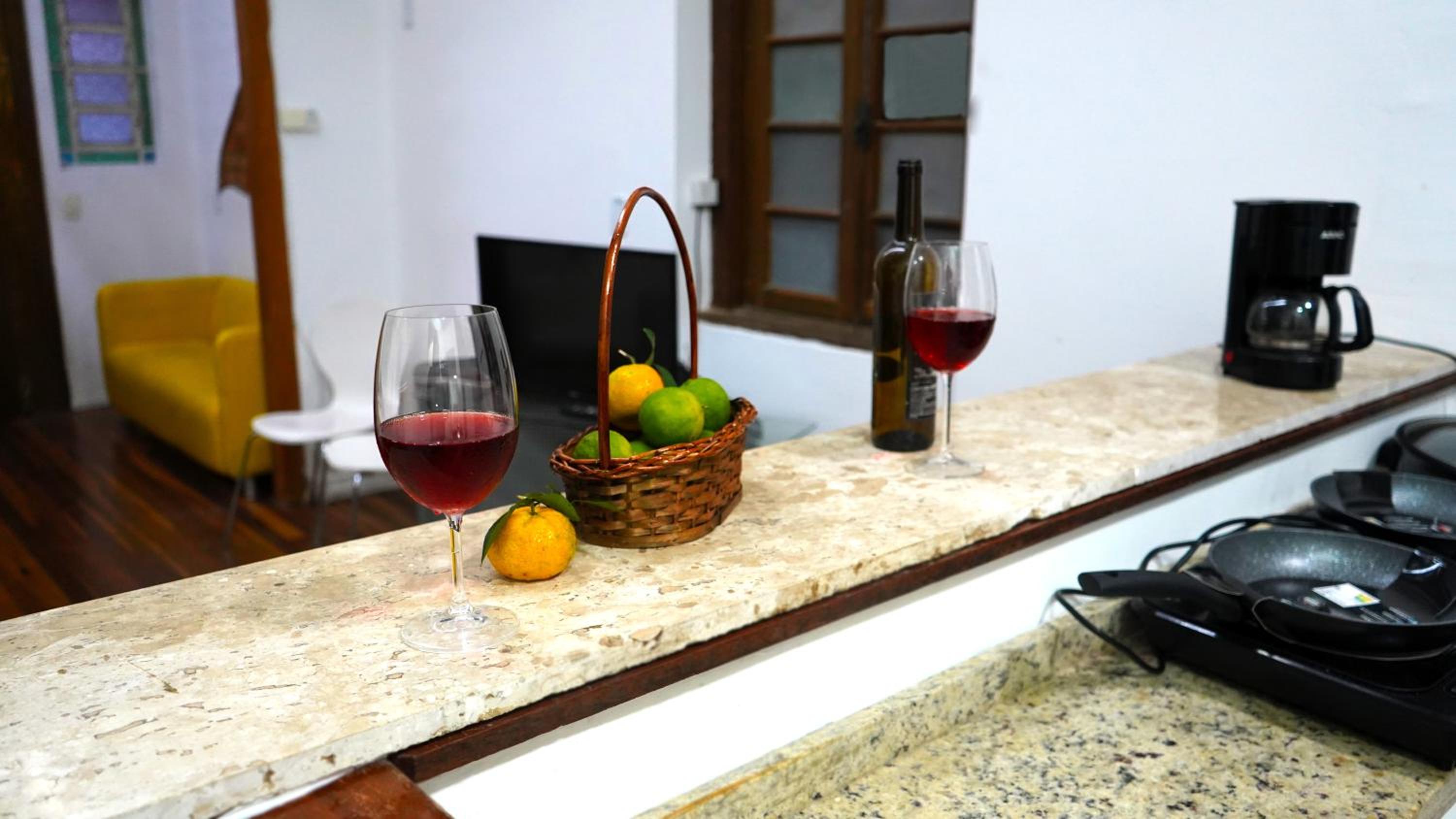 Casa antiga, linda ótima localização prox ao shopping