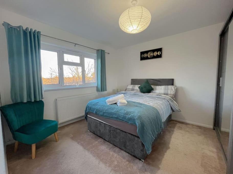 New Stylish 2-Bed Retreat in Central Windsor