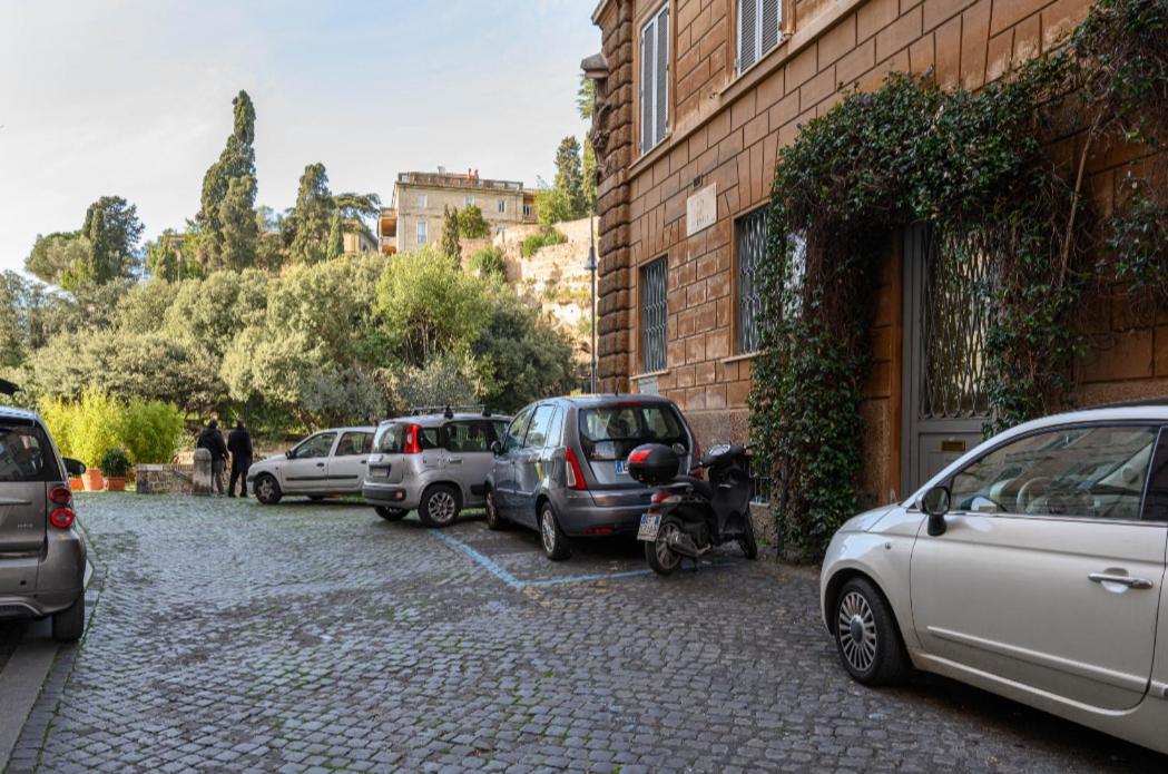 Roman Forum Apartment - The Heart of Rome