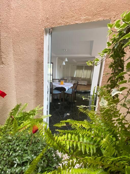 Sobrado espaçoso em Santa felicidade