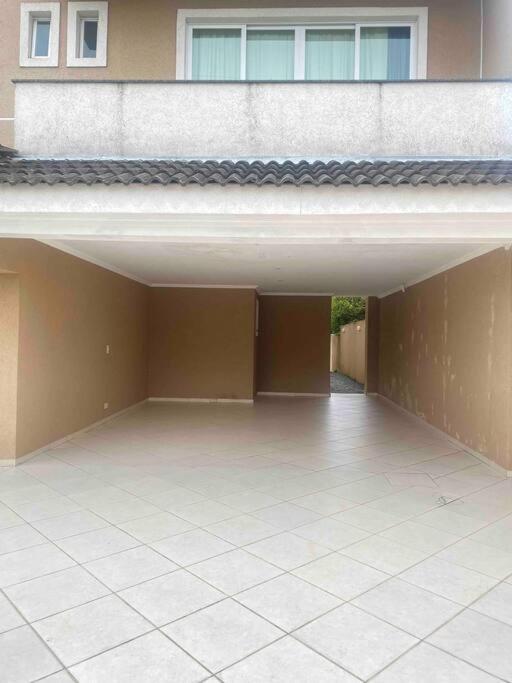 Sobrado espaçoso em Santa felicidade