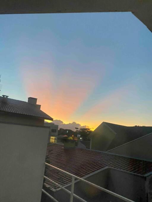 Sobrado espaçoso em Santa felicidade