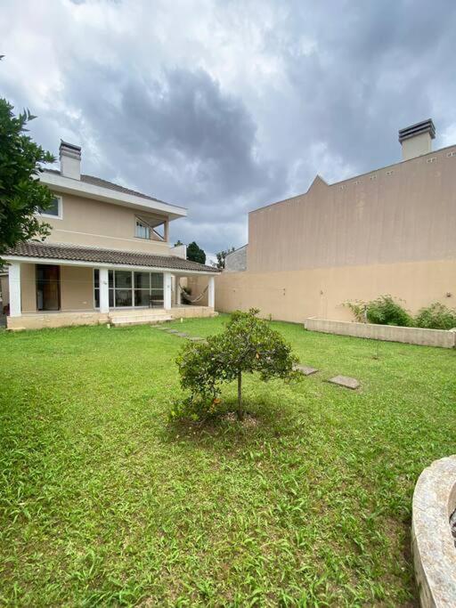 Sobrado espaçoso em Santa felicidade