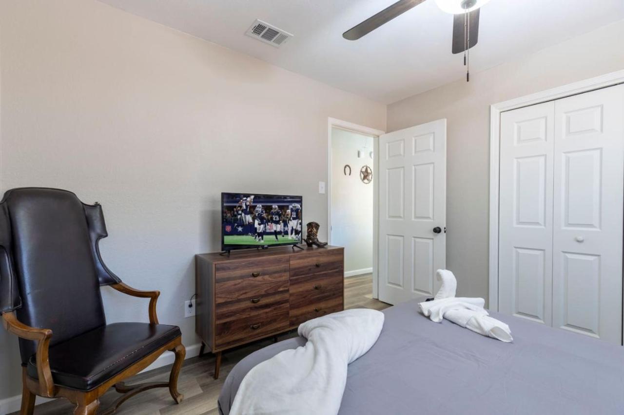 Lux Modern Getaway with ATT Stadium Views and King Bed