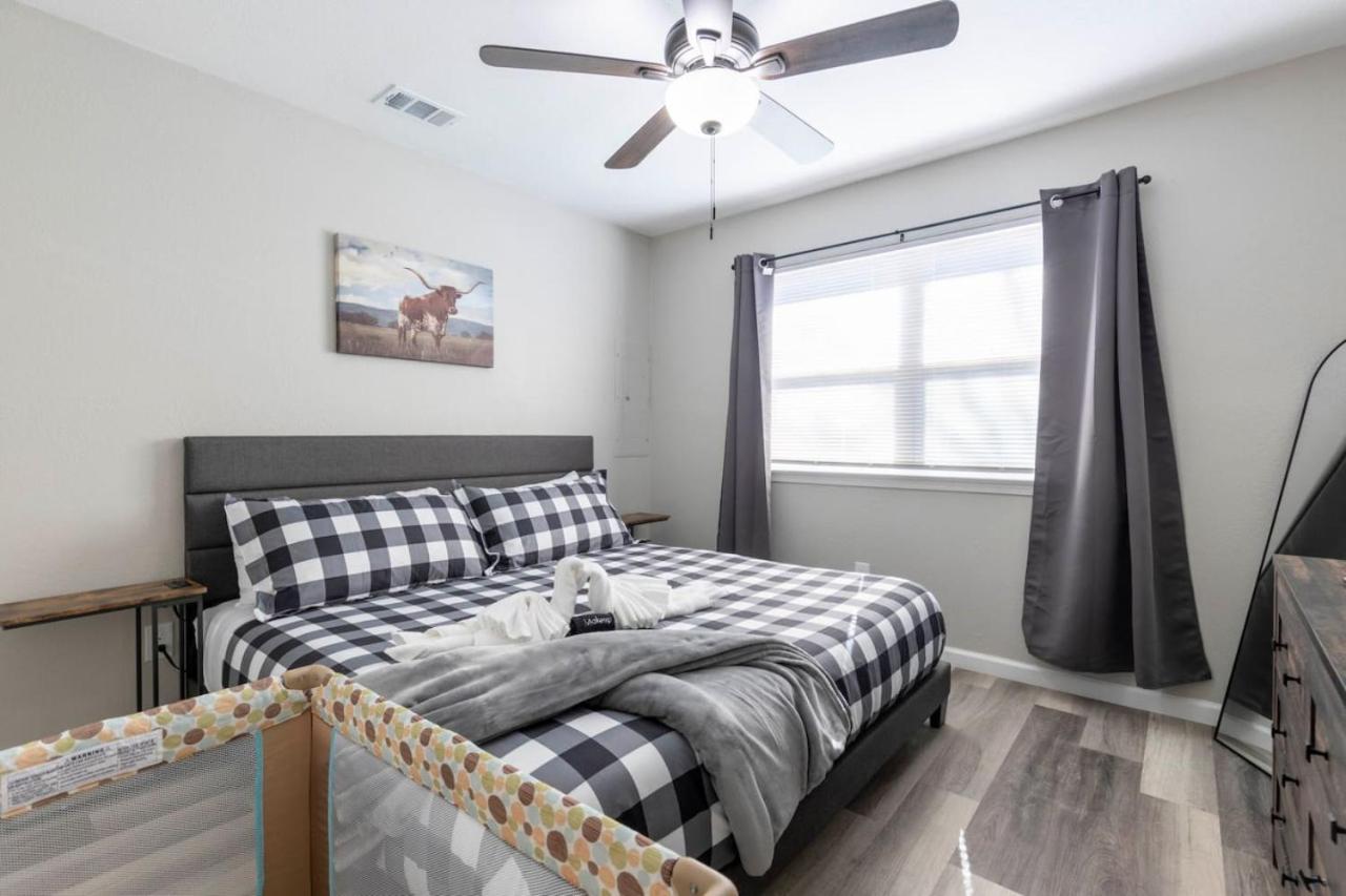 Lux Modern Getaway with ATT Stadium Views and King Bed