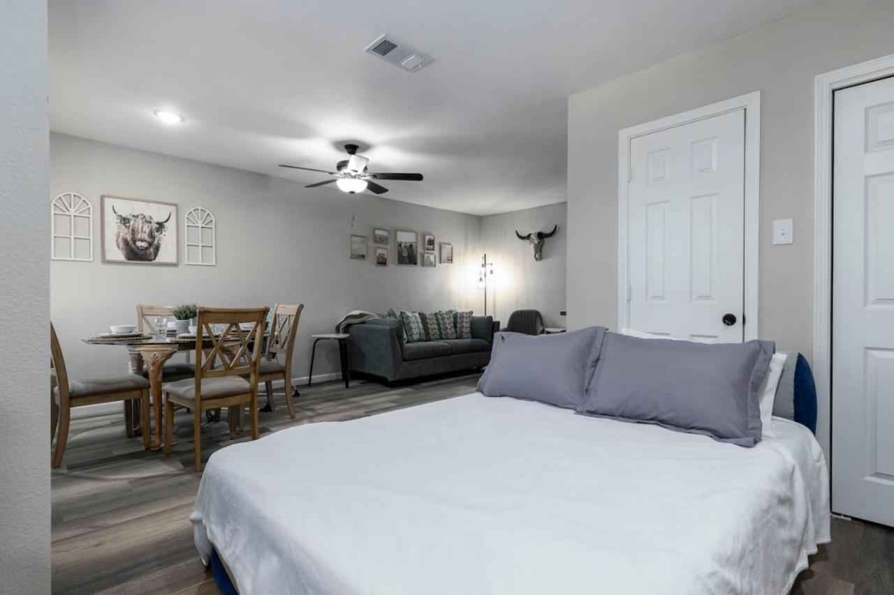 Lux Modern Getaway with ATT Stadium Views and King Bed