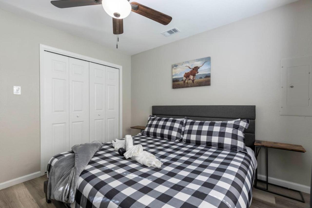 Lux Modern Getaway with ATT Stadium Views and King Bed