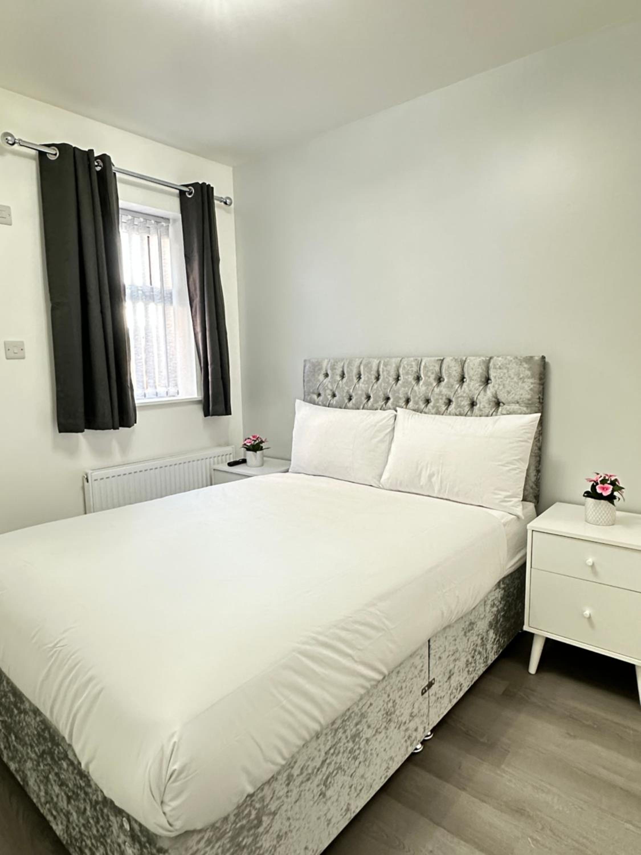 Granada Apartments Holmfield Rd