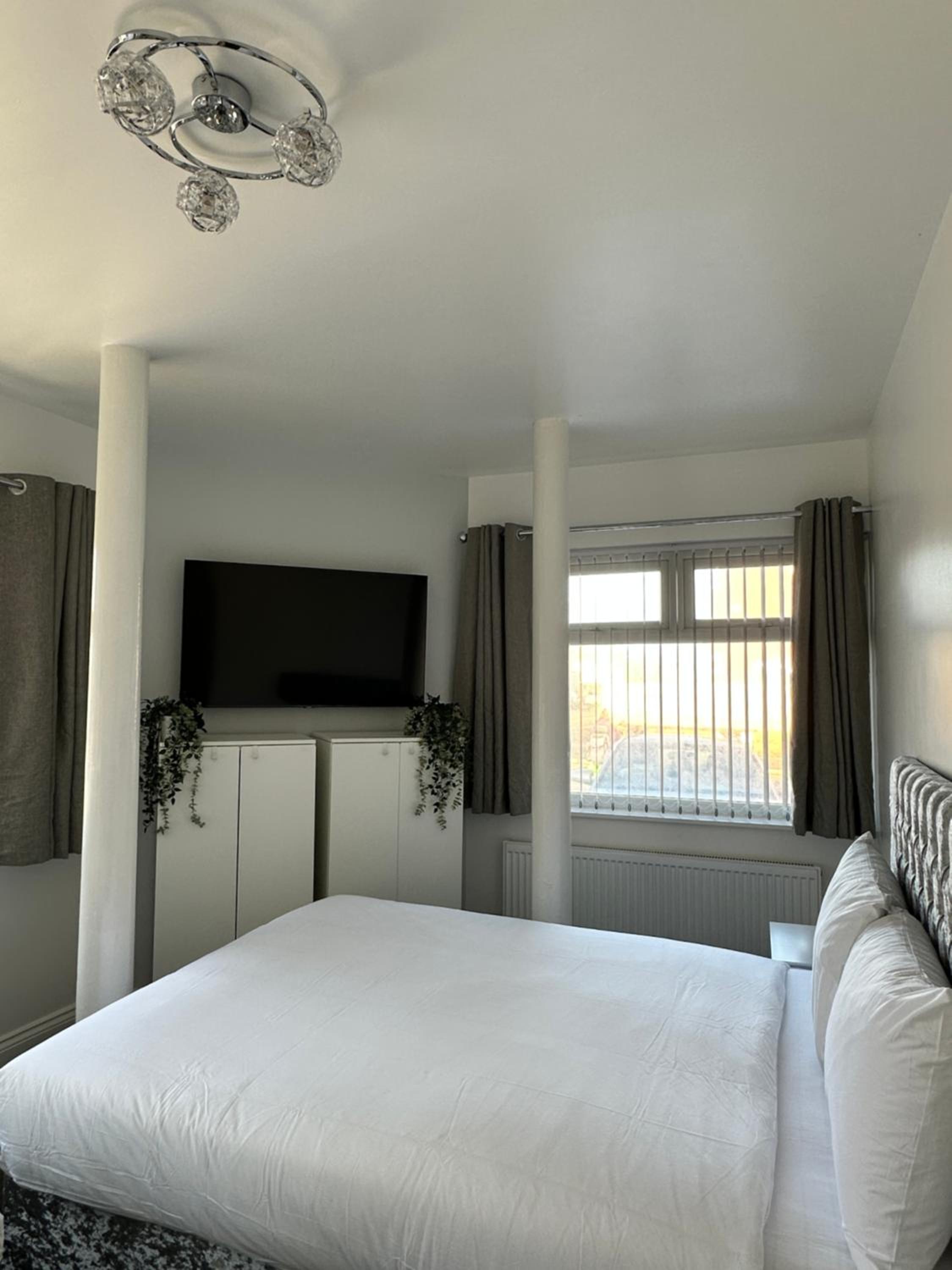 Granada Apartments Holmfield Rd