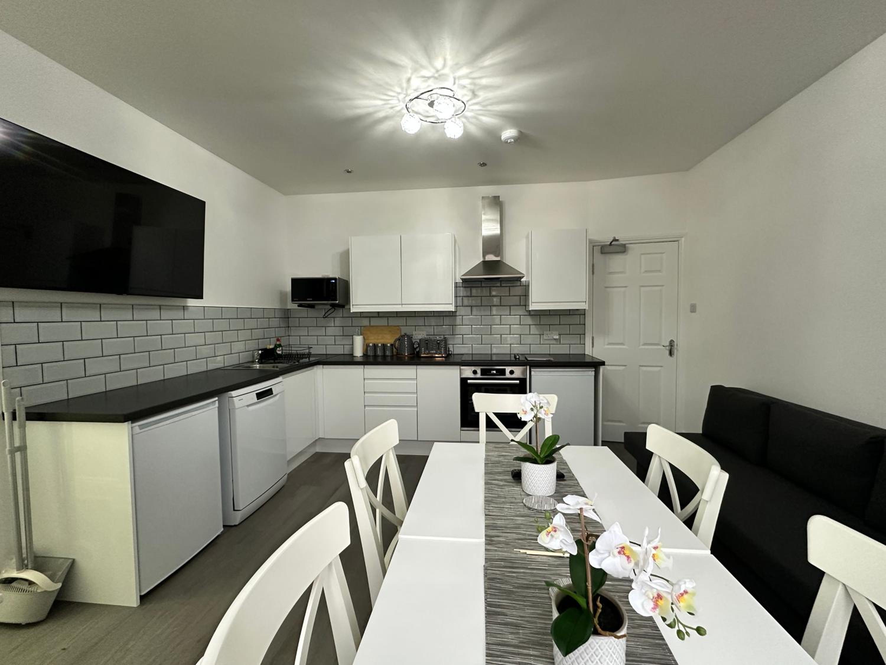 Granada Apartments Holmfield Rd