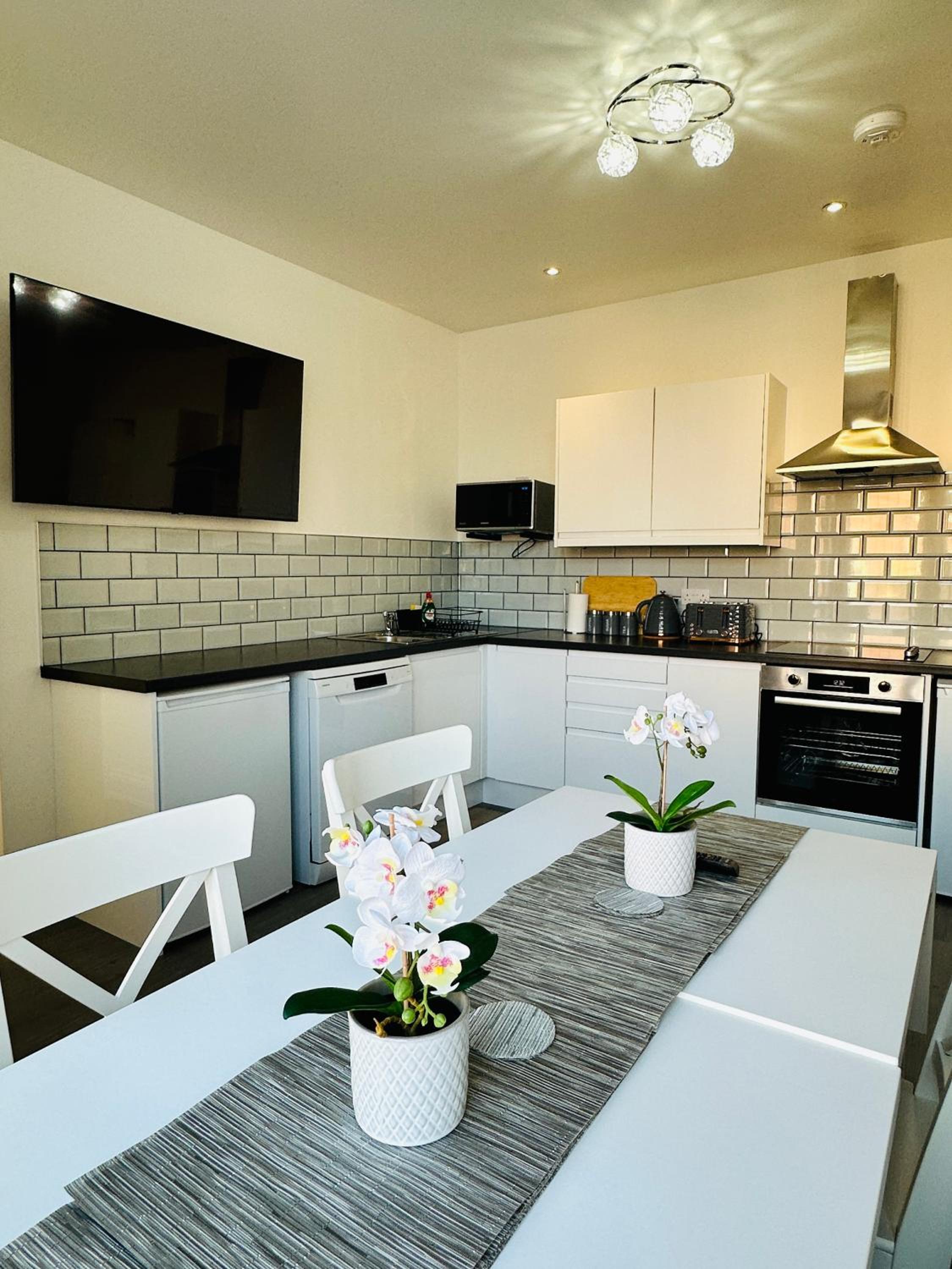 Granada Apartments Holmfield Rd