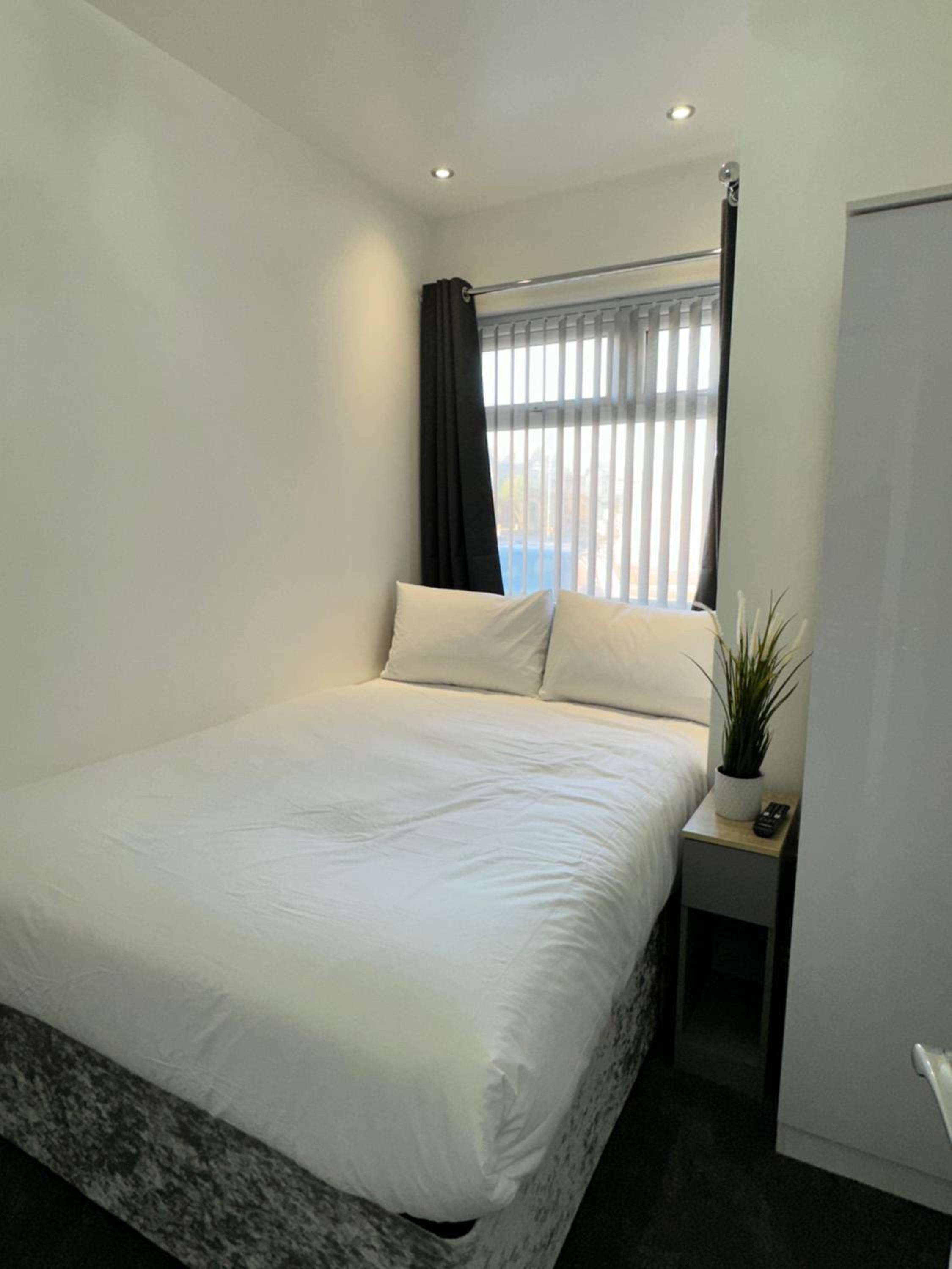 Granada Apartments Holmfield Rd