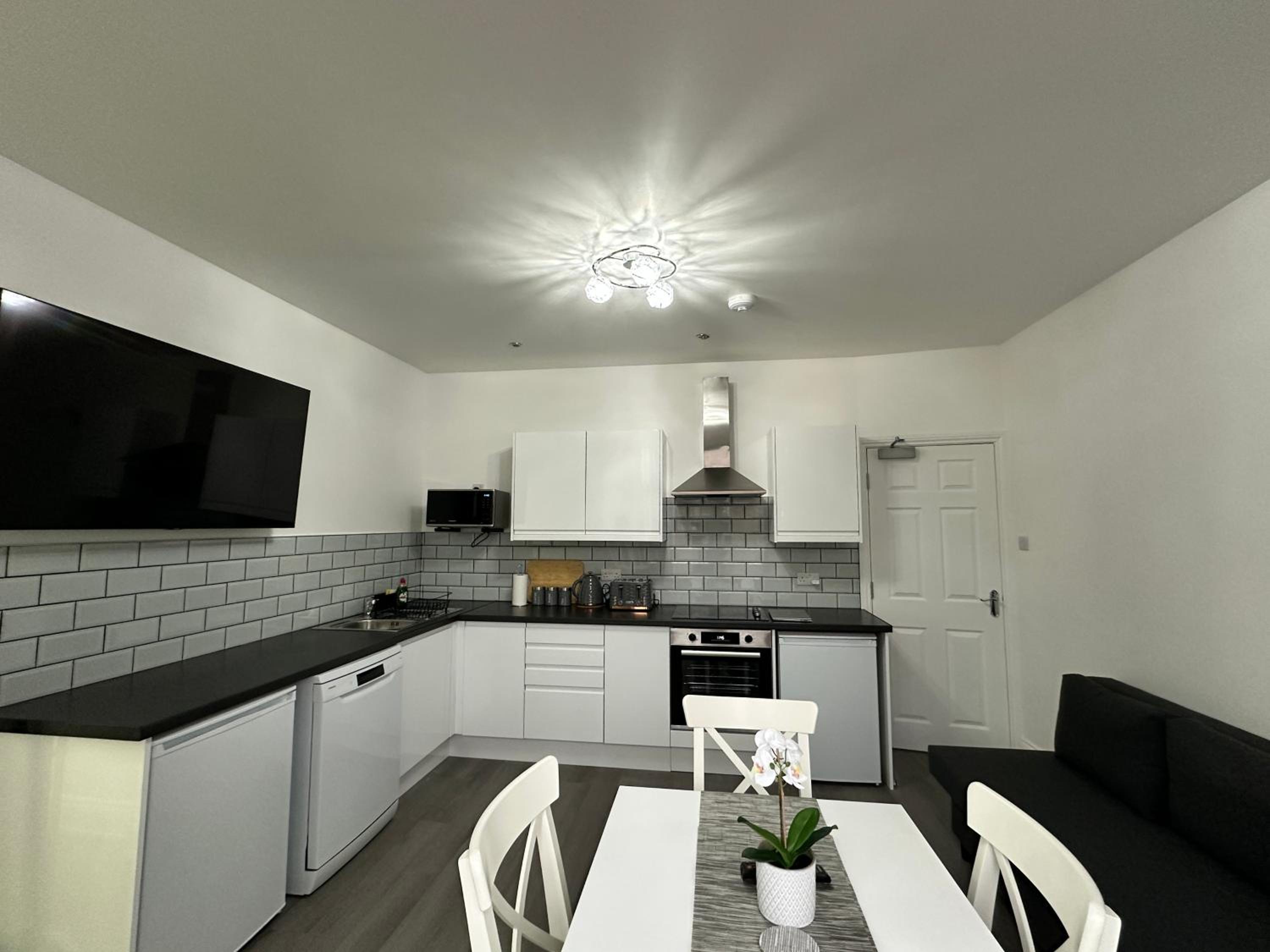 Granada Apartments Holmfield Rd