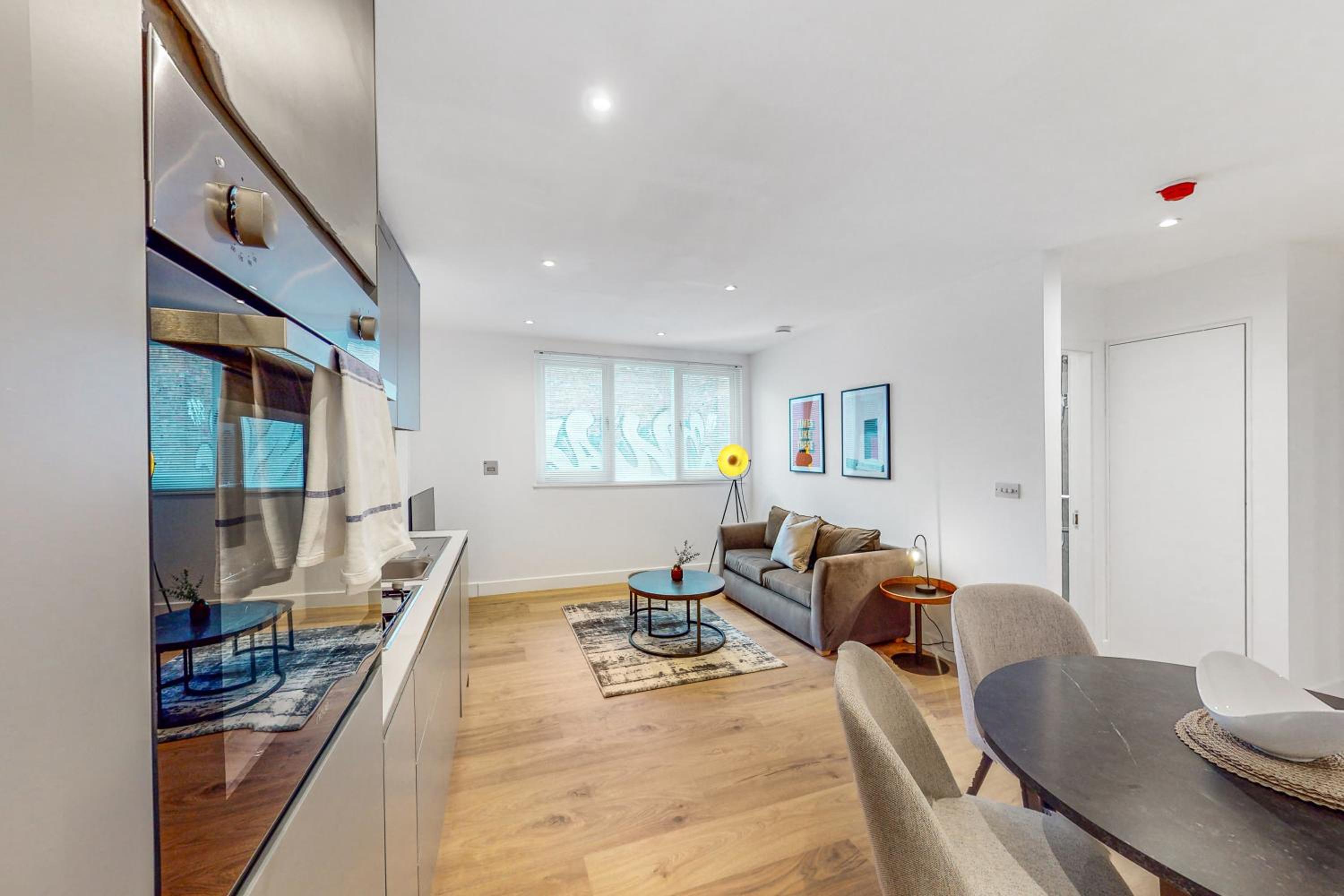 Stylish & Spacious Modern Apartments near Dalston Kingsland Station - by Short Stories London