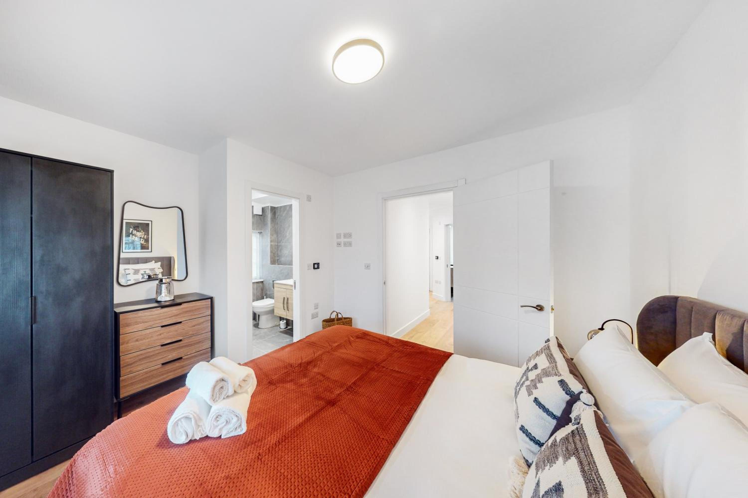 Stylish & Spacious Modern Apartments near Dalston Kingsland Station - by Short Stories London