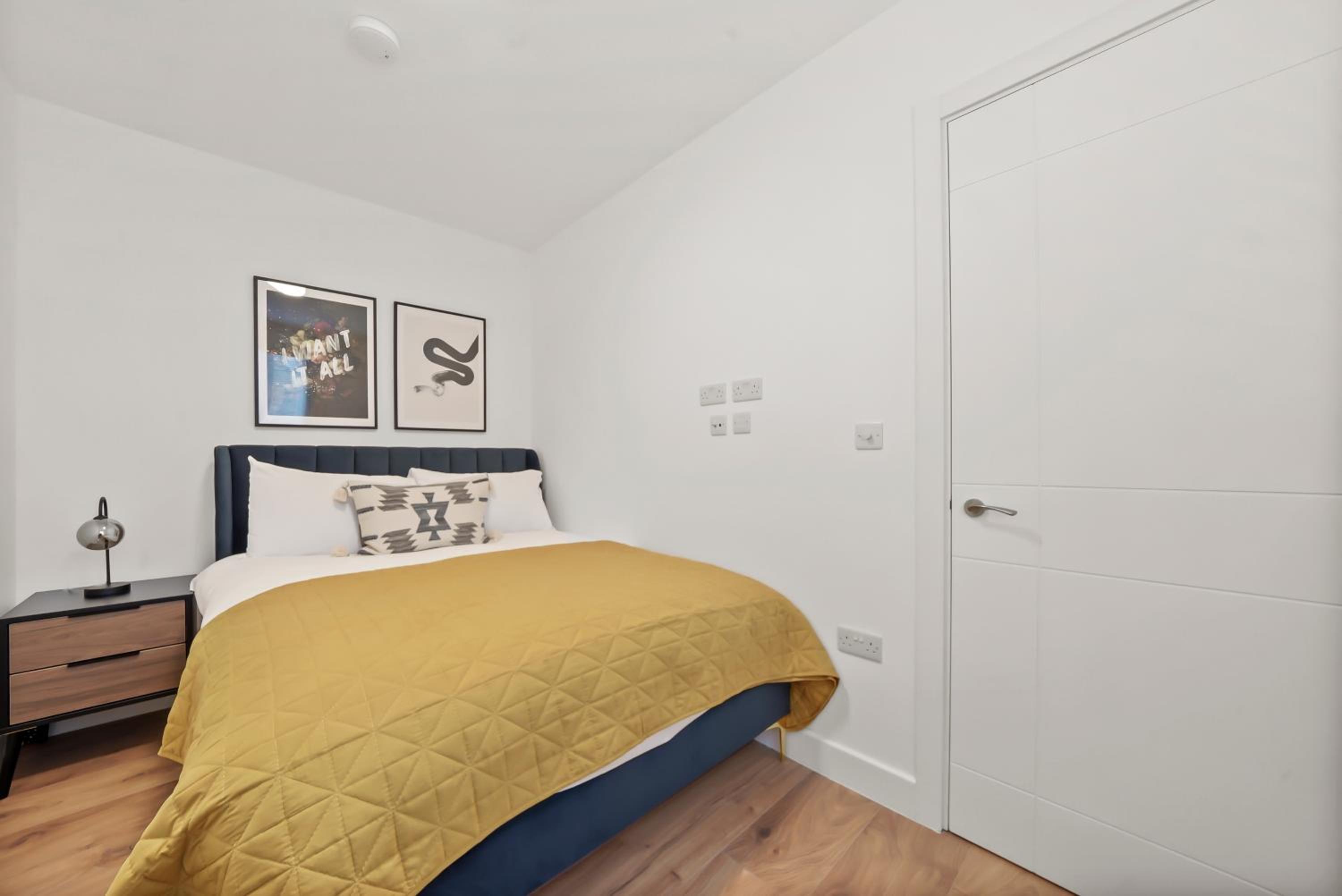 Stylish & Spacious Modern Apartments near Dalston Kingsland Station - by Short Stories London