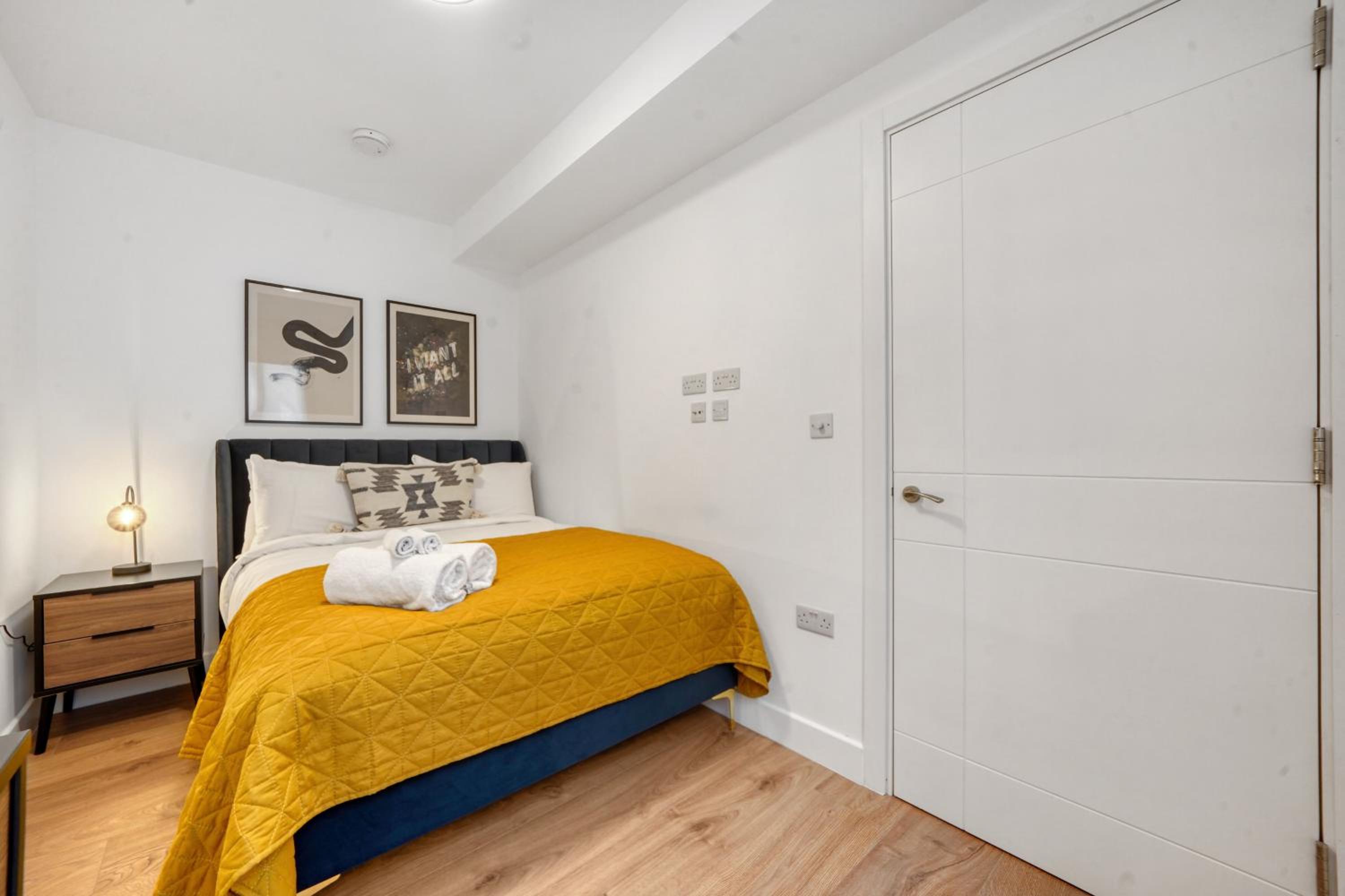 Stylish & Spacious Modern Apartments near Dalston Kingsland Station - by Short Stories London