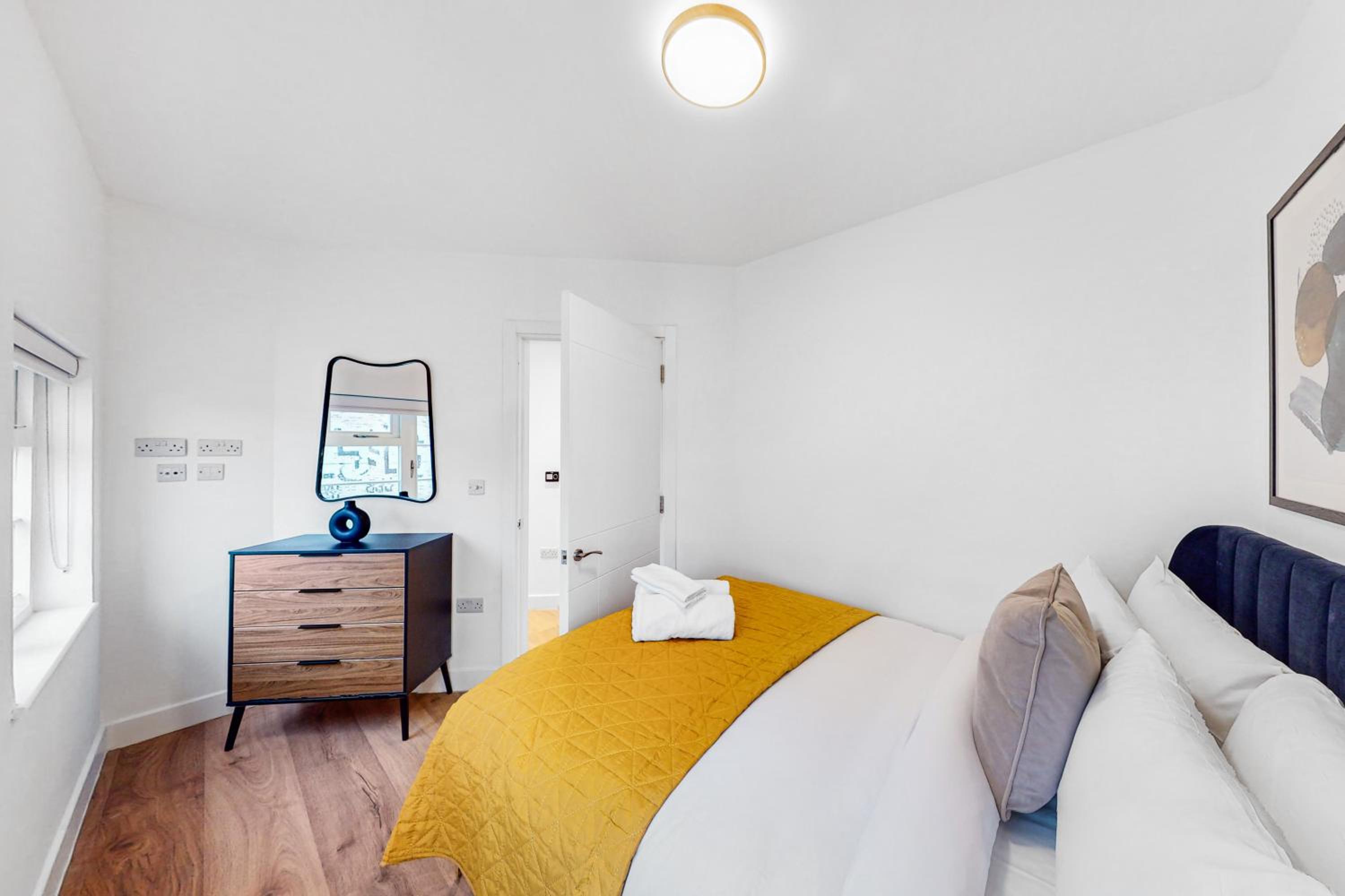Stylish & Spacious Modern Apartments near Dalston Kingsland Station - by Short Stories London