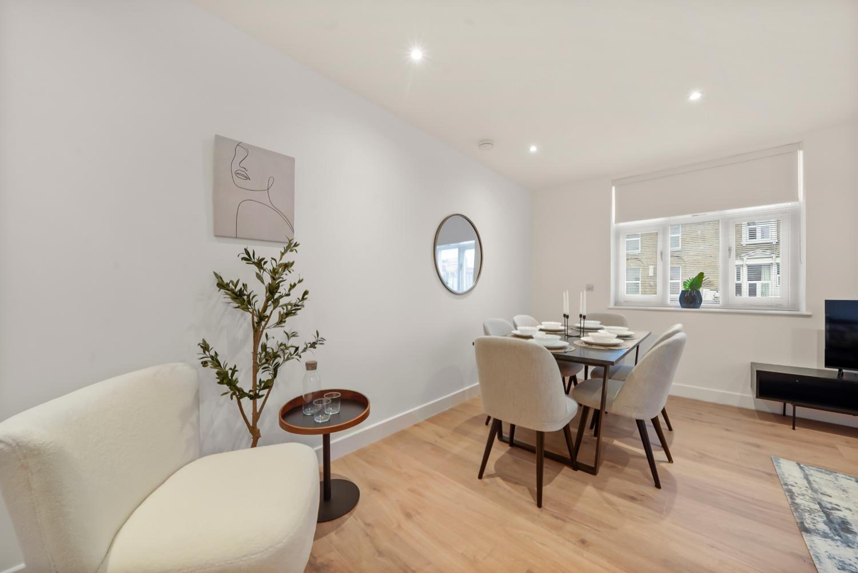 Stylish & Spacious Modern Apartments near Dalston Kingsland Station - by Short Stories London