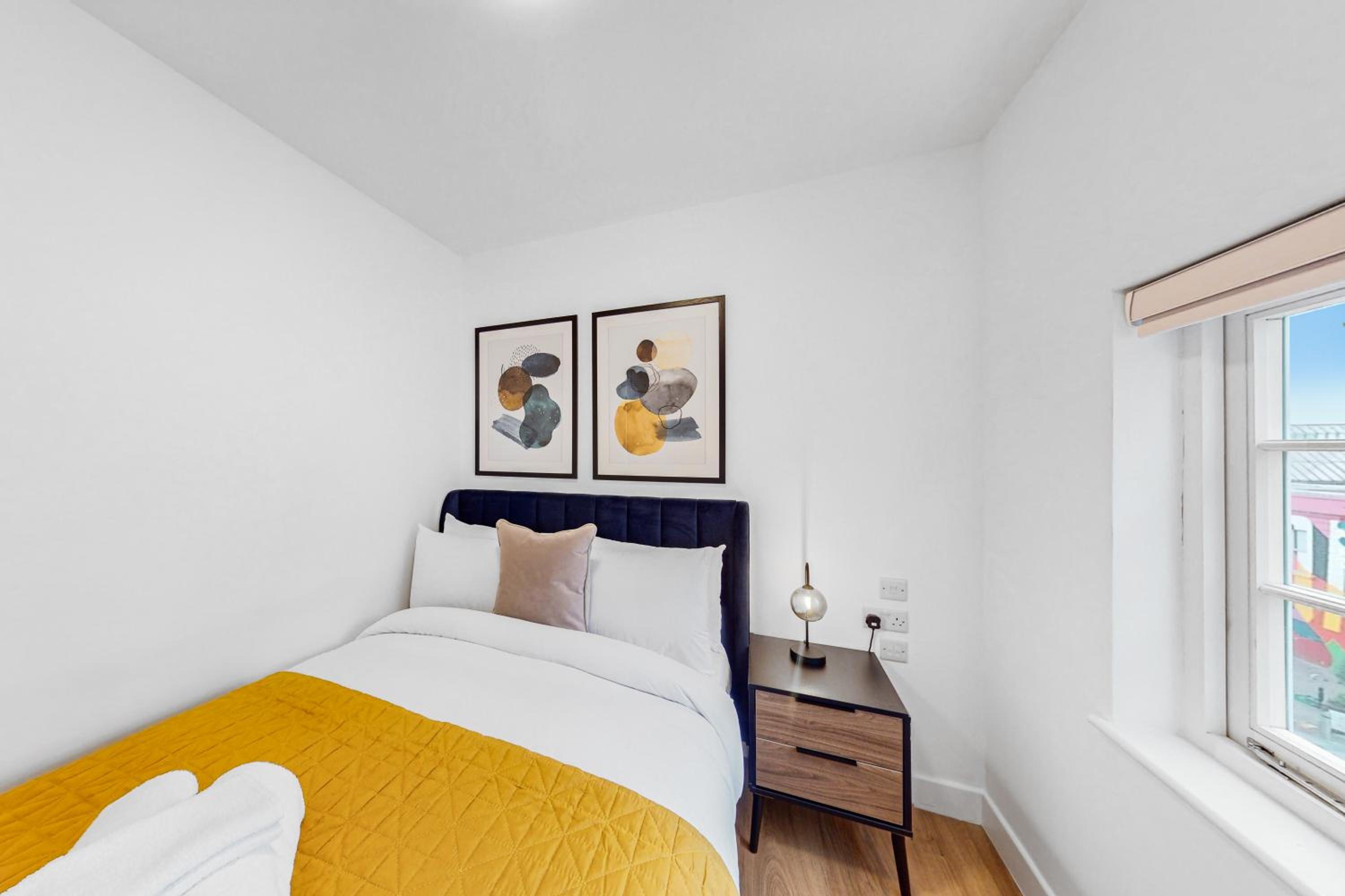 Stylish & Spacious Modern Apartments near Dalston Kingsland Station - by Short Stories London