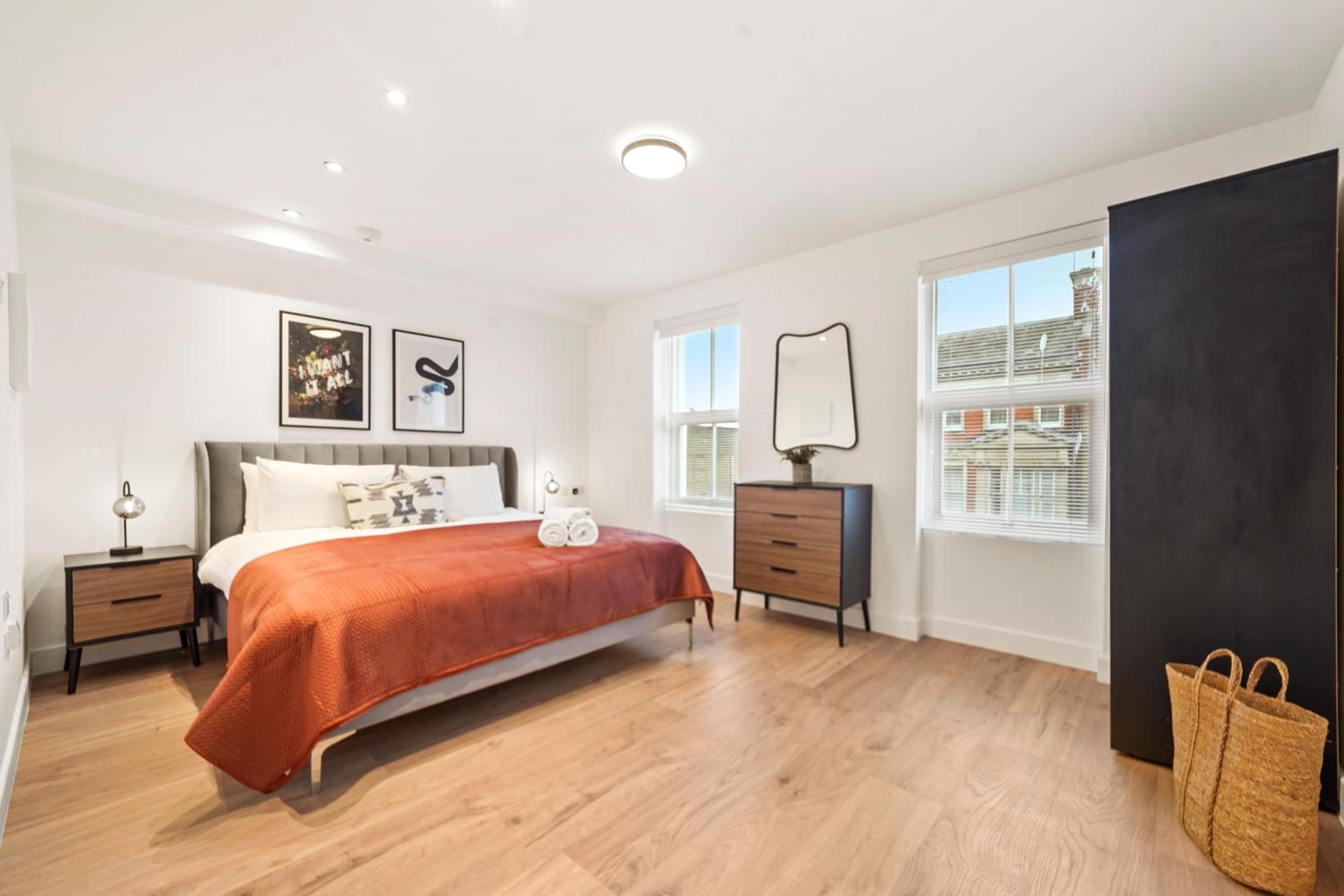 Stylish & Spacious Modern Apartments near Dalston Kingsland Station - by Short Stories London