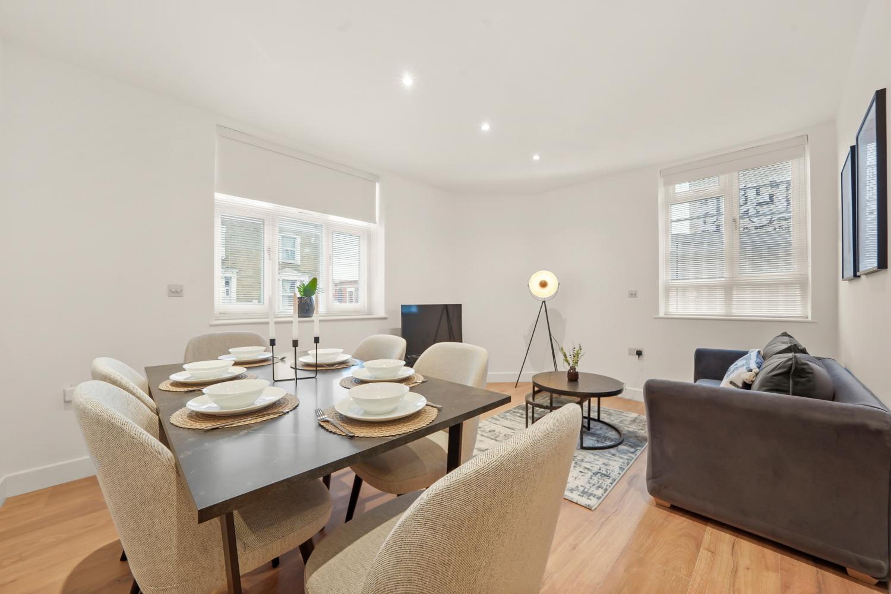 Stylish & Spacious Modern Apartments near Dalston Kingsland Station - by Short Stories London