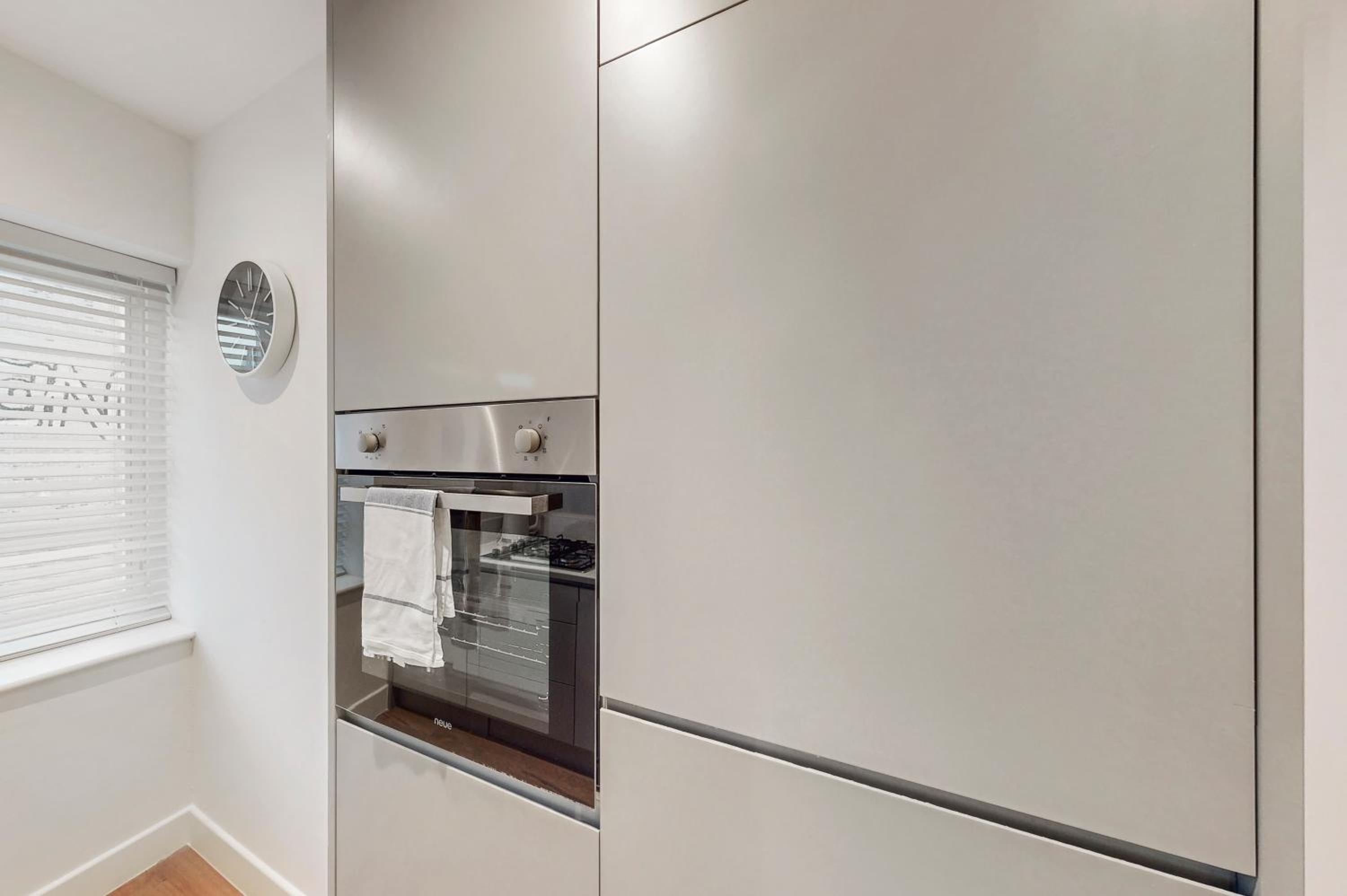 Stylish & Spacious Modern Apartments near Dalston Kingsland Station - by Short Stories London