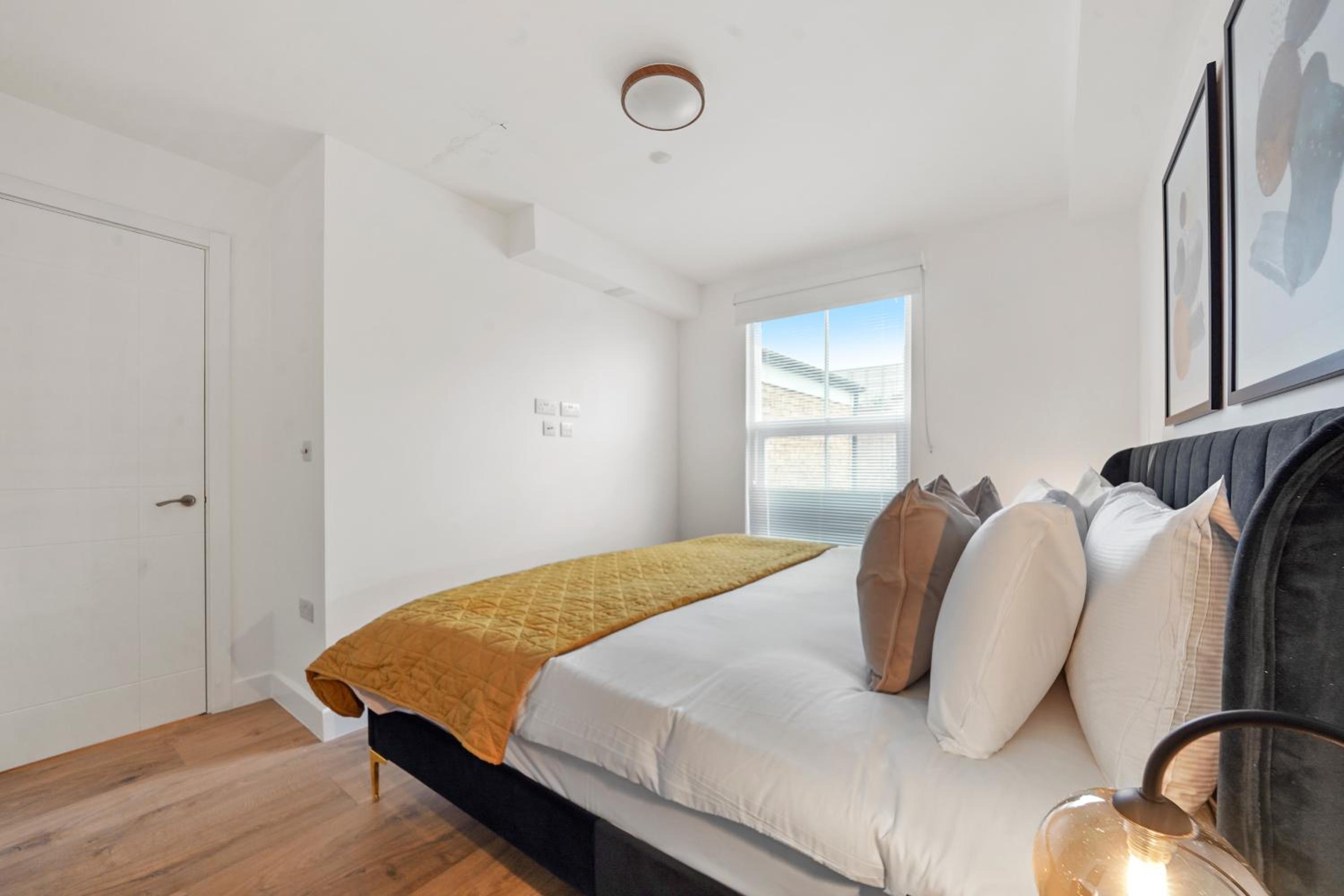Stylish & Spacious Modern Apartments near Dalston Kingsland Station - by Short Stories London