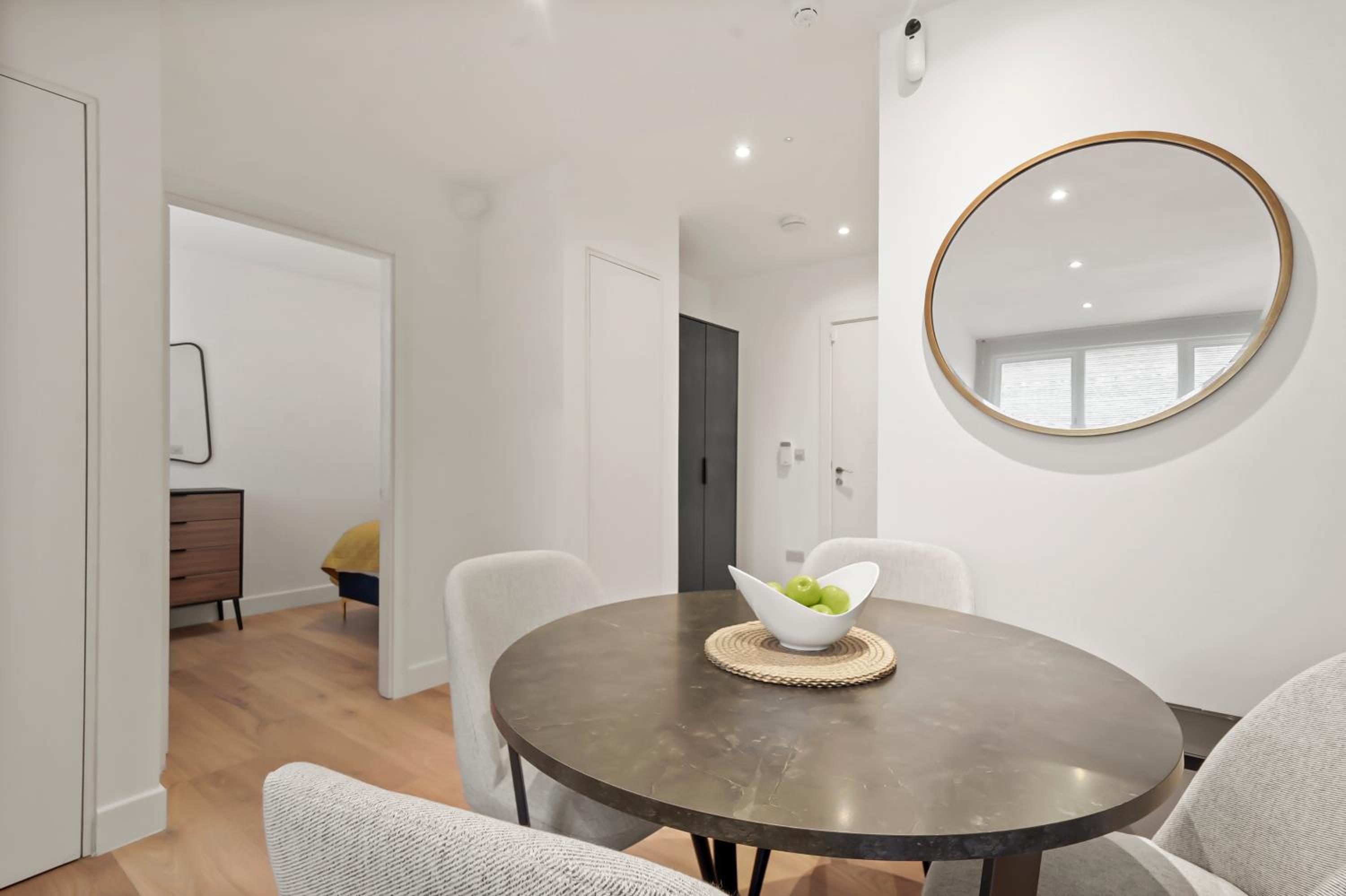 Stylish & Spacious Modern Apartments near Dalston Kingsland Station - by Short Stories London