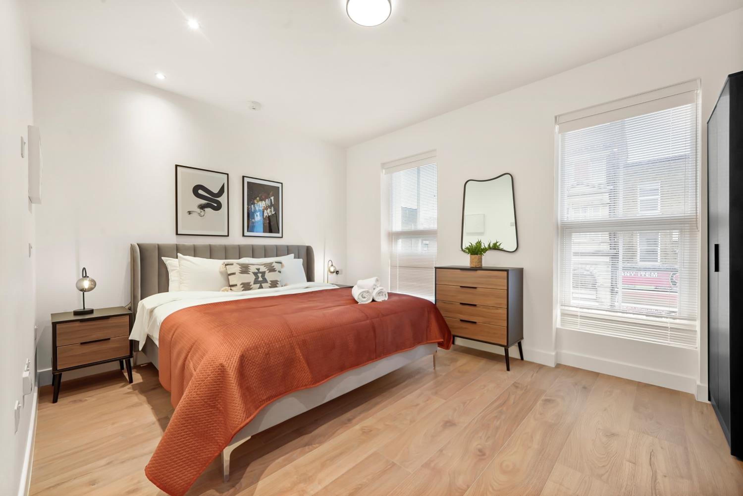 Stylish & Spacious Modern Apartments near Dalston Kingsland Station - by Short Stories London
