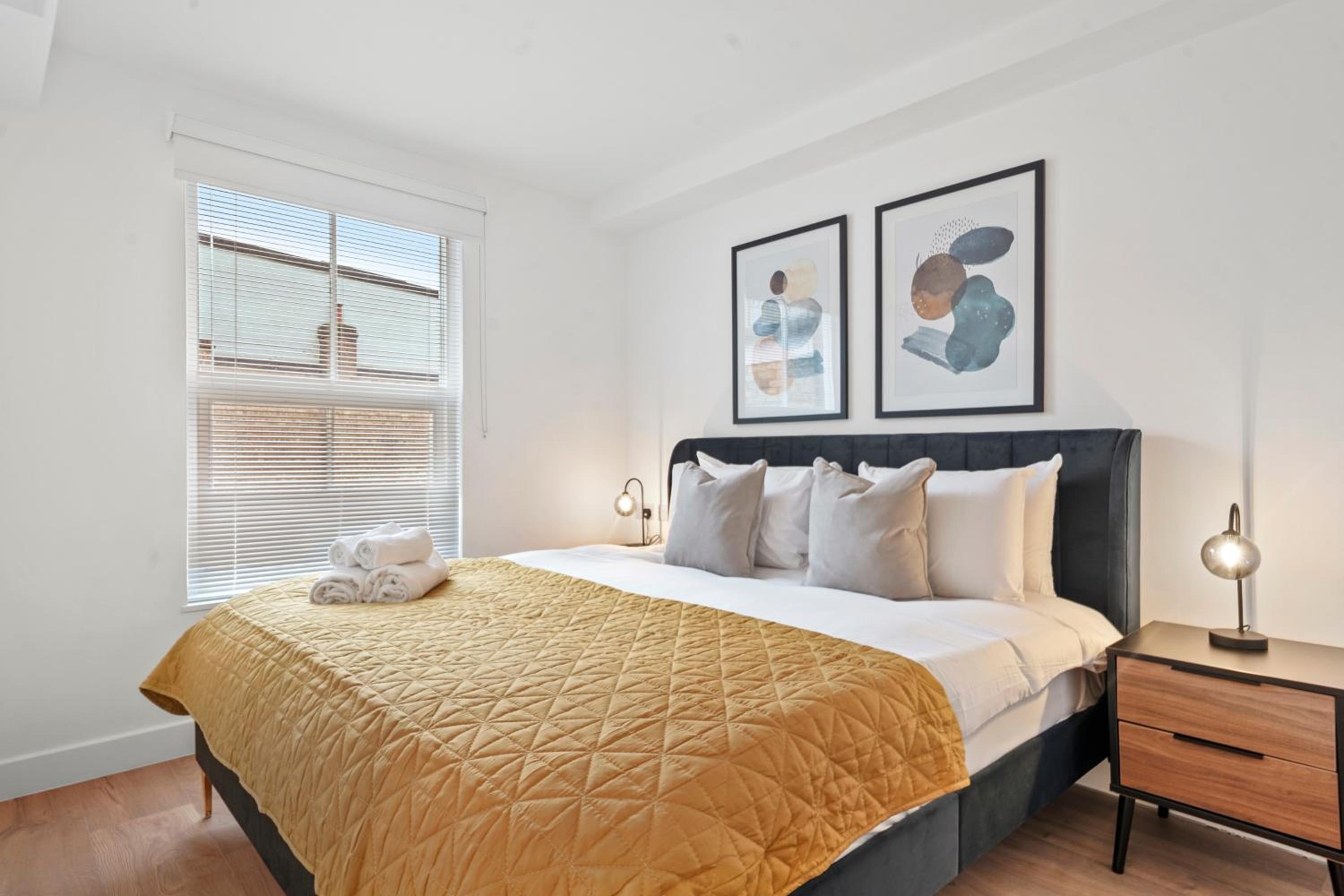 Stylish & Spacious Modern Apartments near Dalston Kingsland Station - by Short Stories London