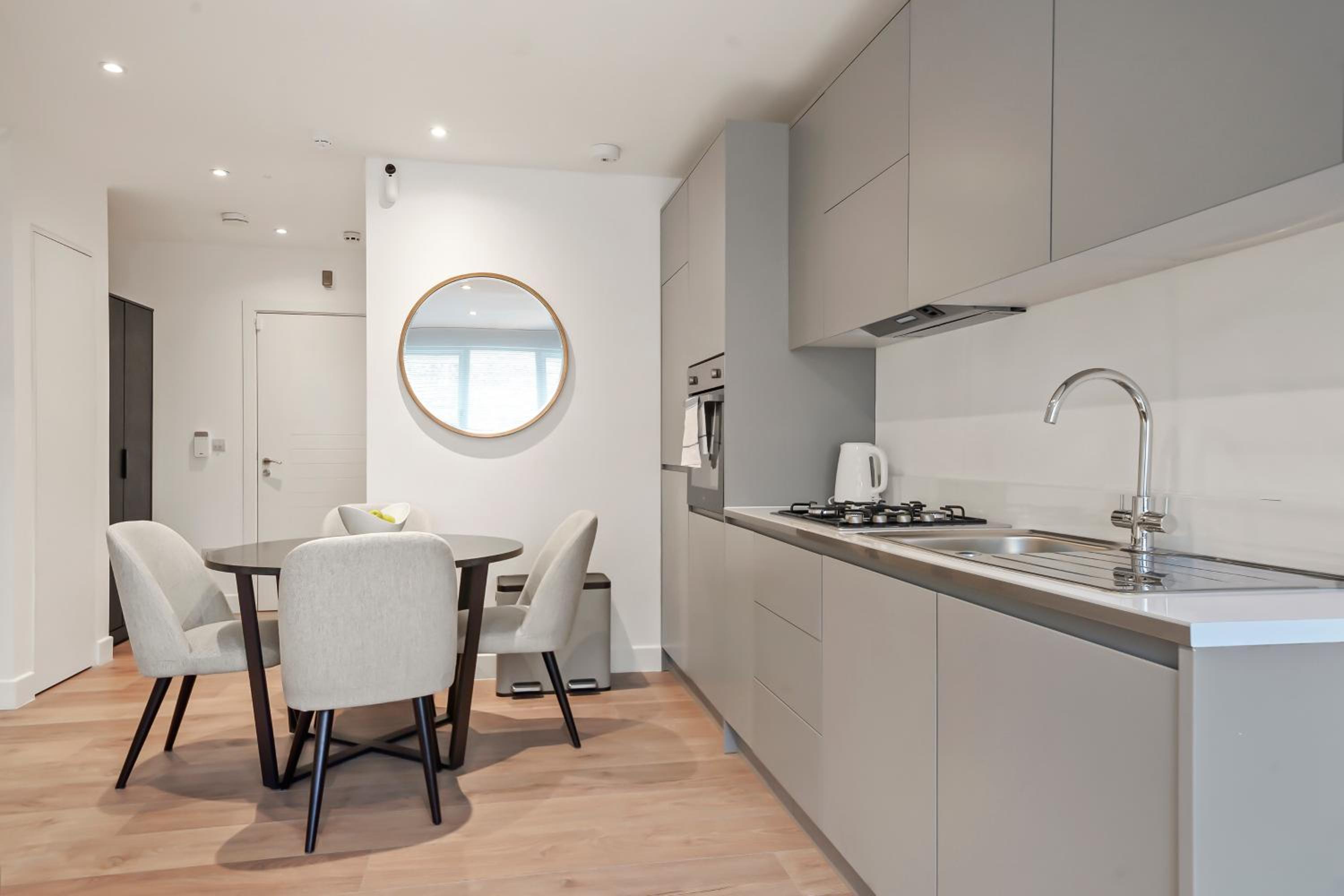 Stylish & Spacious Modern Apartments near Dalston Kingsland Station - by Short Stories London