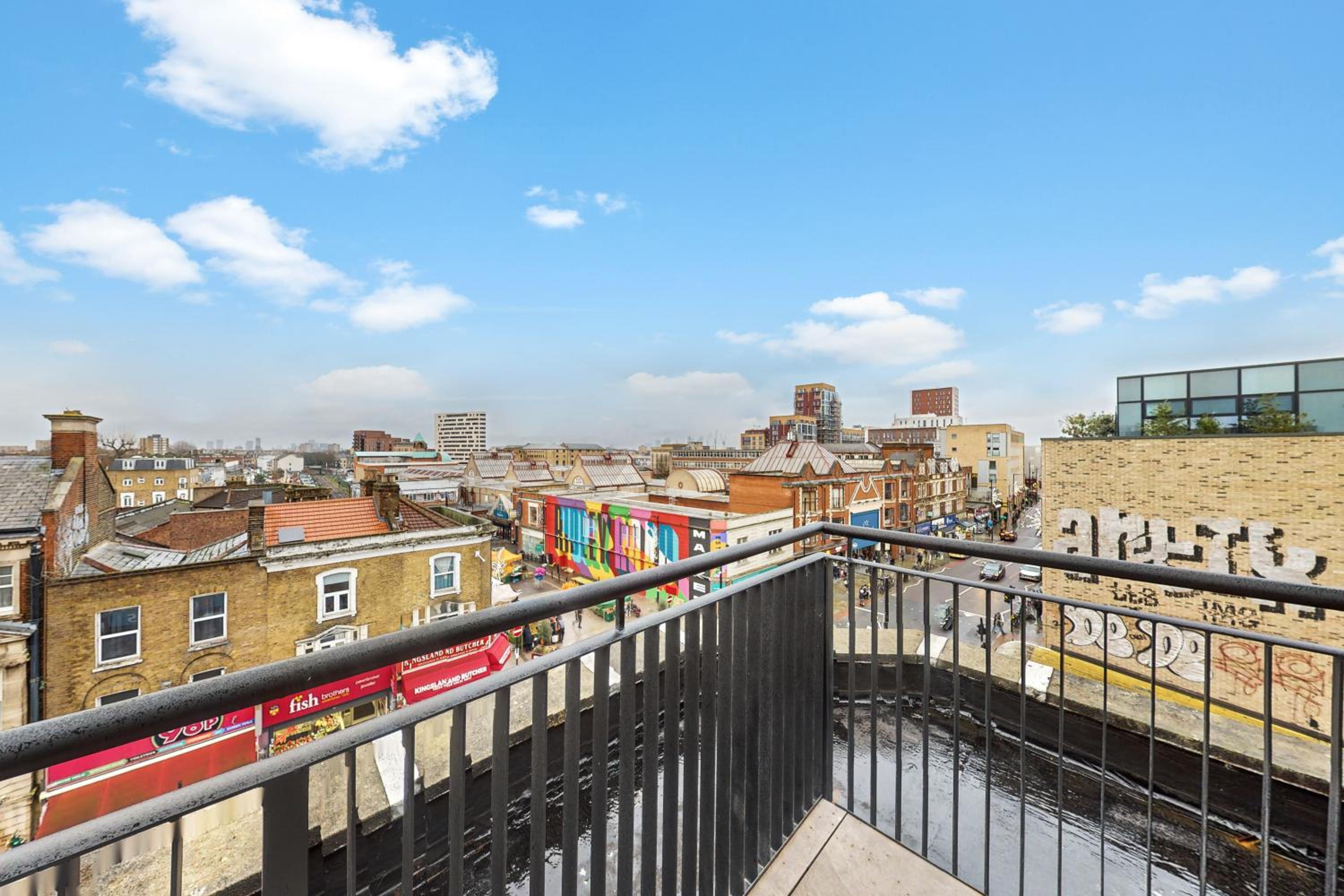 Stylish & Spacious Modern Apartments near Dalston Kingsland Station - by Short Stories London