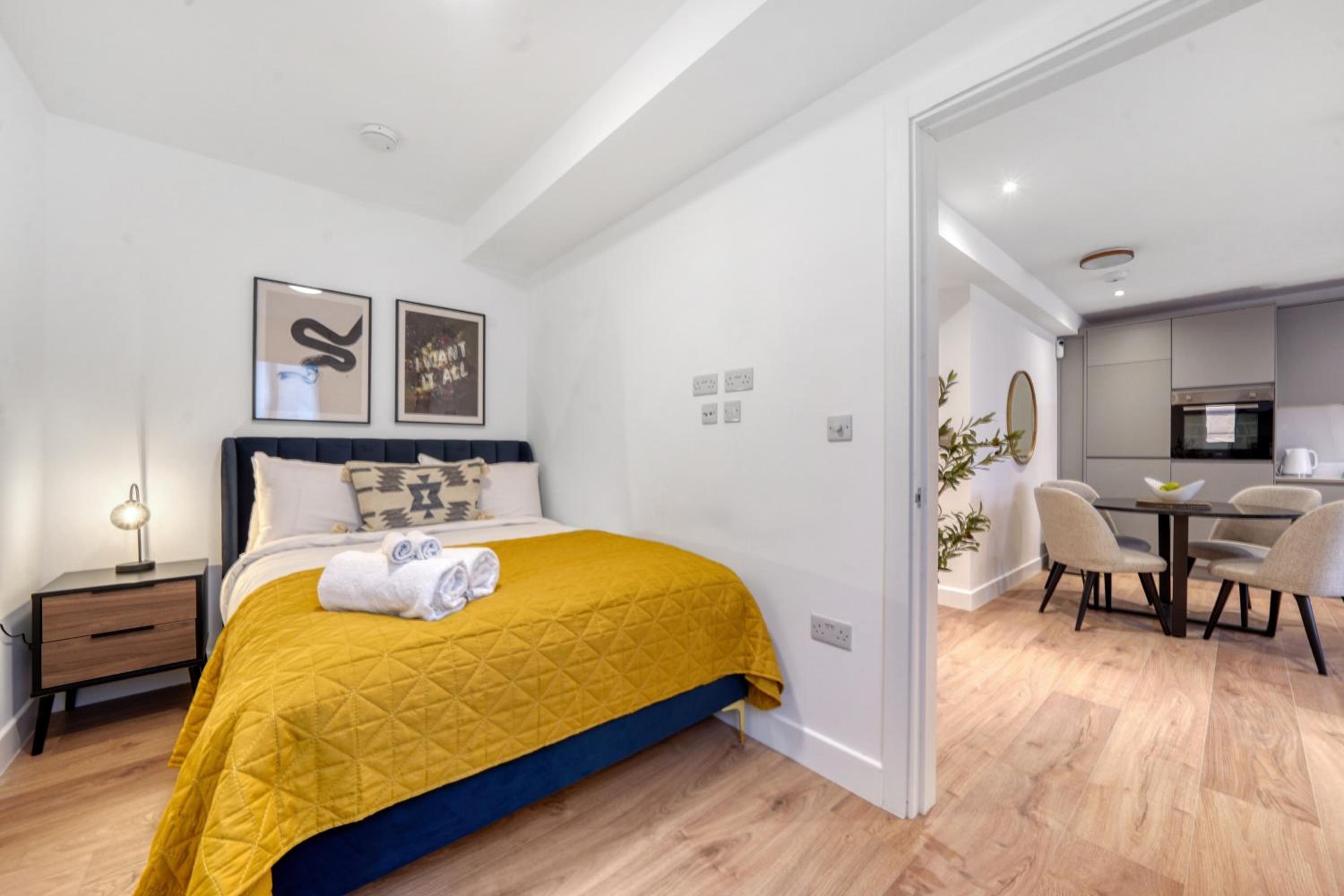Stylish & Spacious Modern Apartments near Dalston Kingsland Station - by Short Stories London