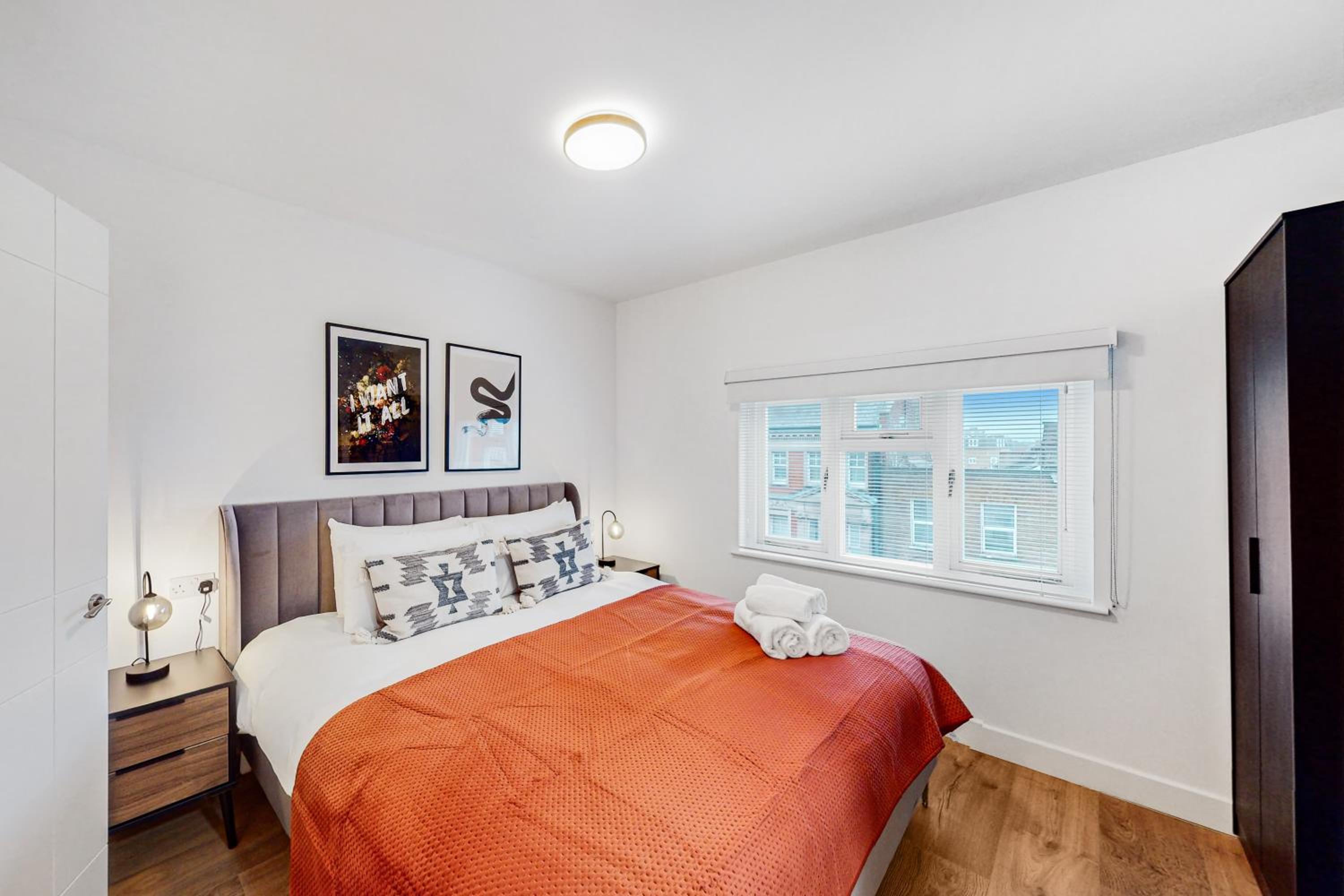Stylish & Spacious Modern Apartments near Dalston Kingsland Station - by Short Stories London