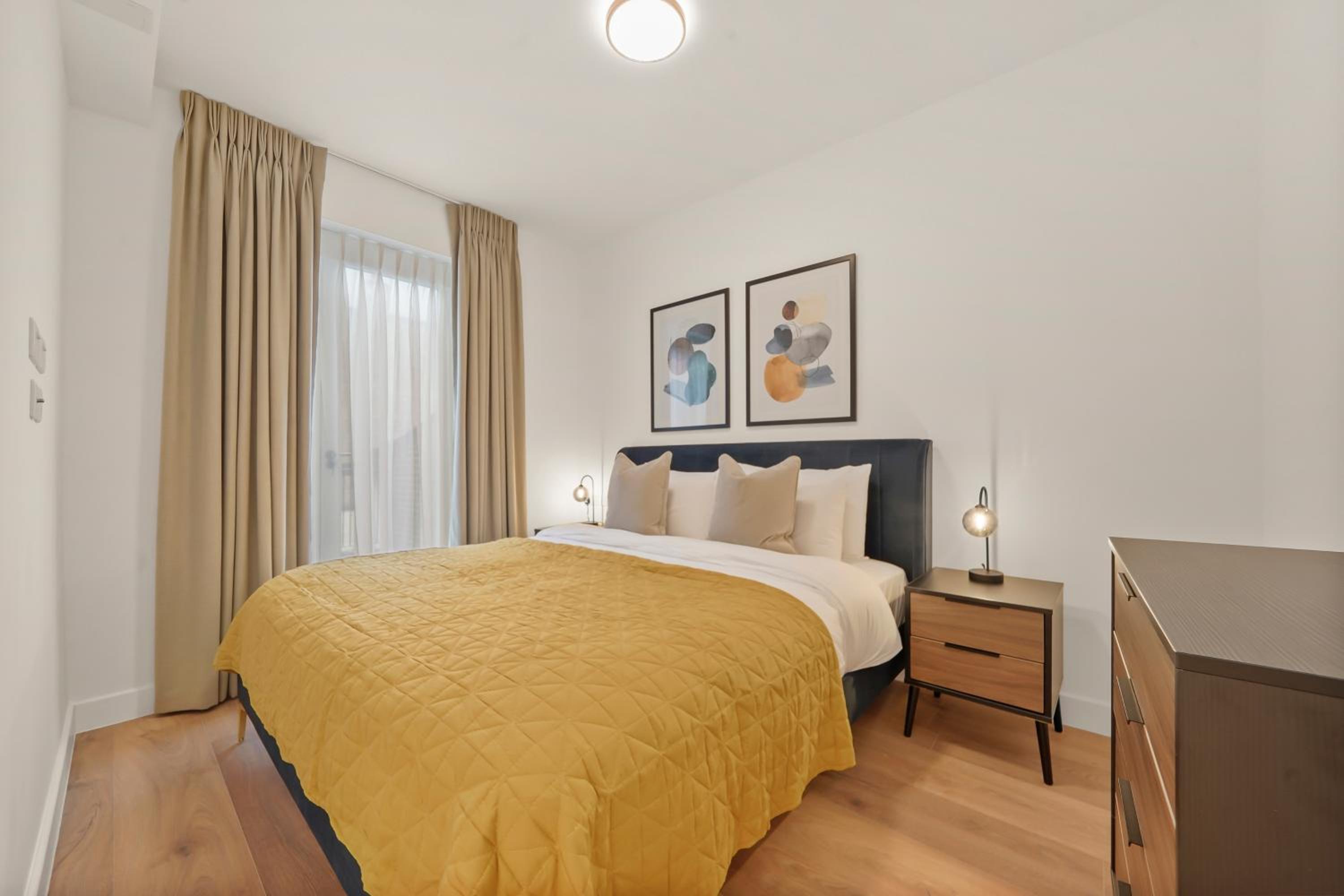 Stylish & Spacious Modern Apartments near Dalston Kingsland Station - by Short Stories London