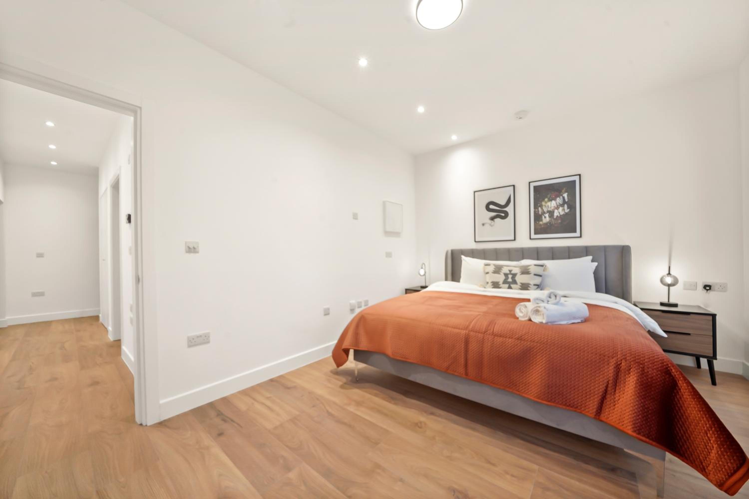 Stylish & Spacious Modern Apartments near Dalston Kingsland Station - by Short Stories London