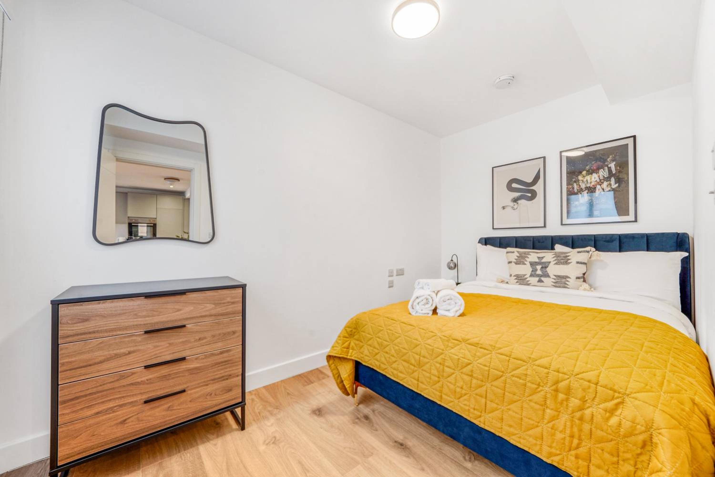 Stylish & Spacious Modern Apartments near Dalston Kingsland Station - by Short Stories London