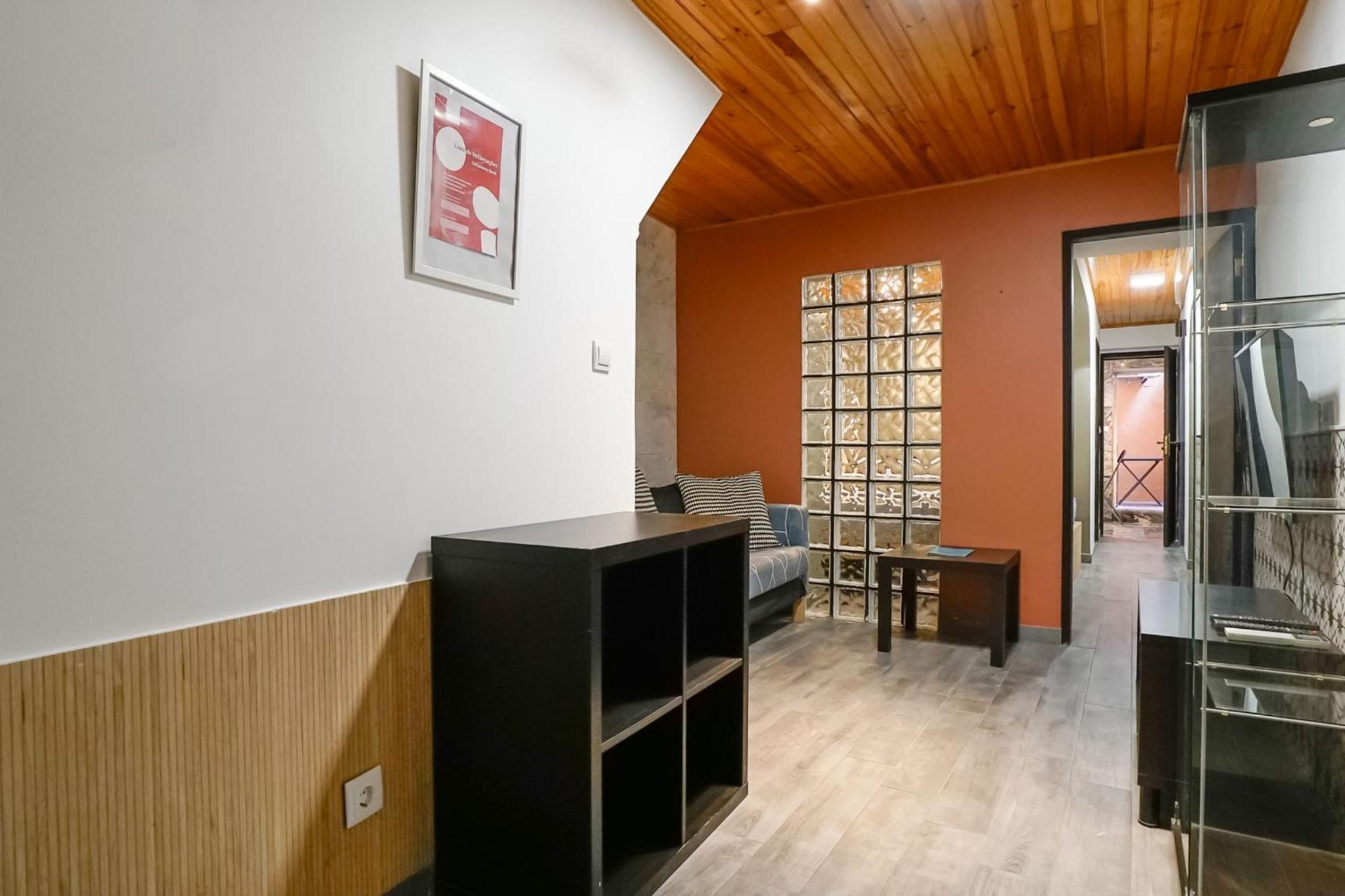 Cosmopolitan Chiado Apartment by LovelyStay view 4