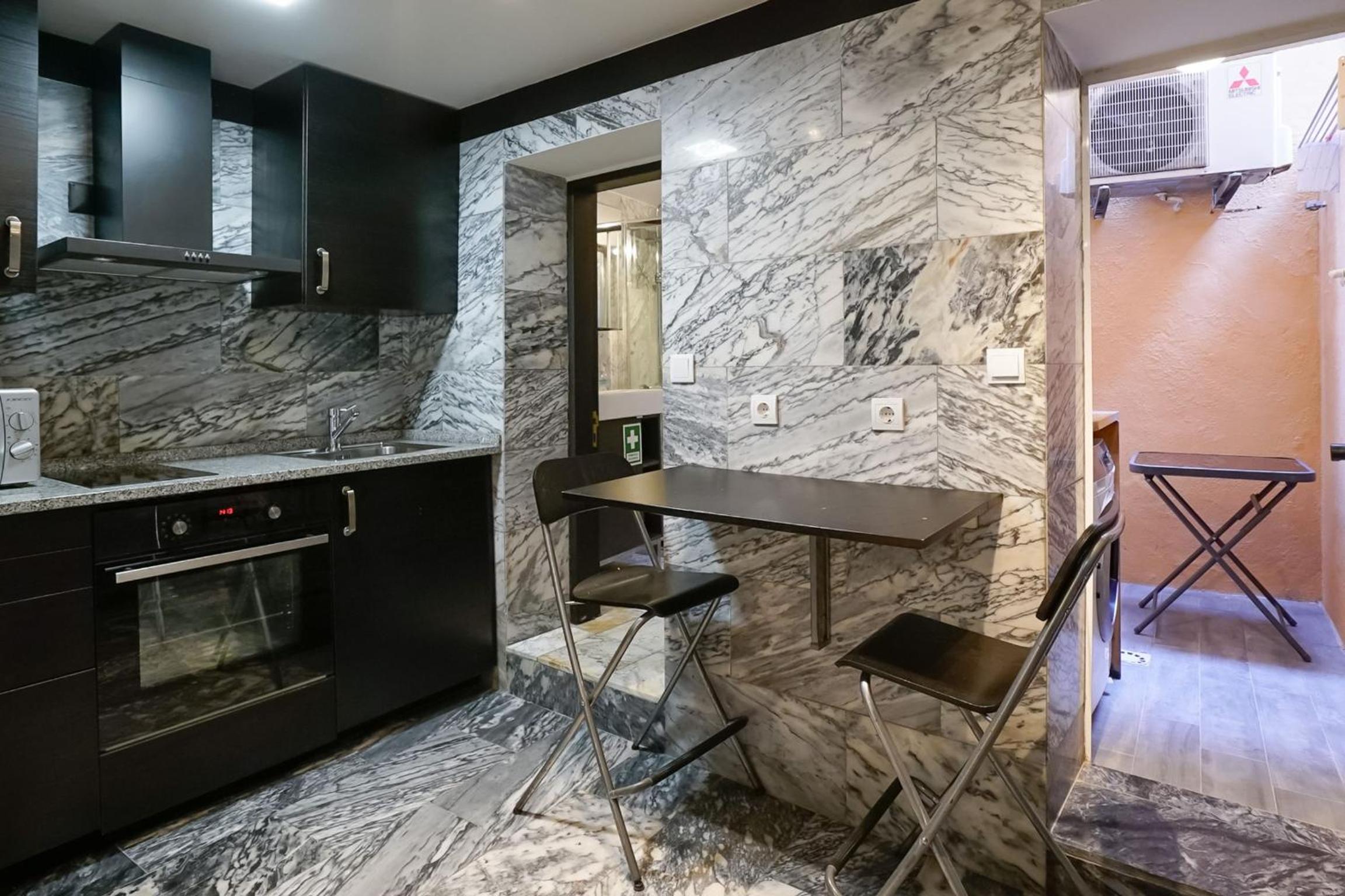 Cosmopolitan Chiado Apartment by LovelyStay view 2