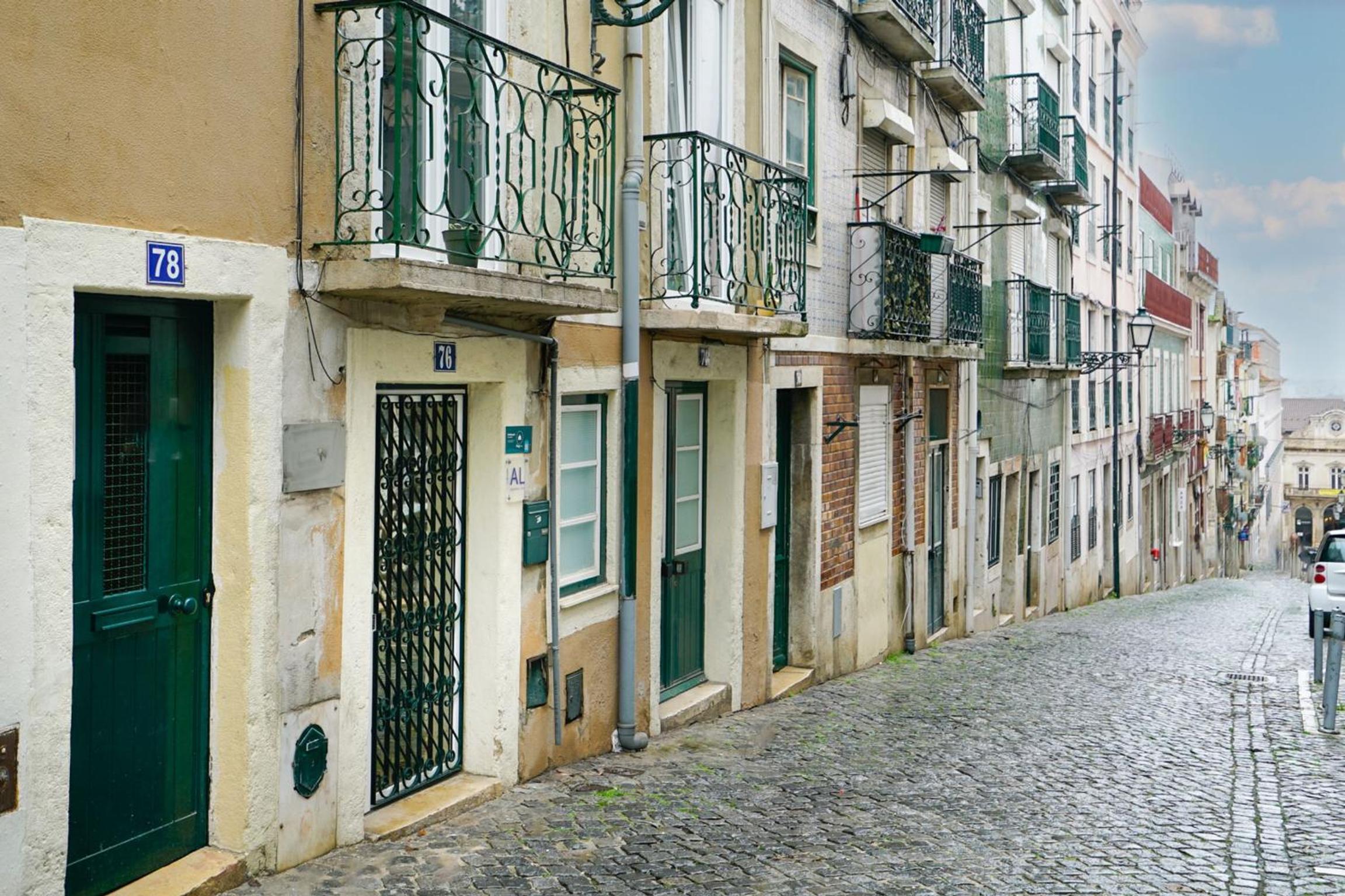 Cosmopolitan Chiado Apartment by LovelyStay view 3