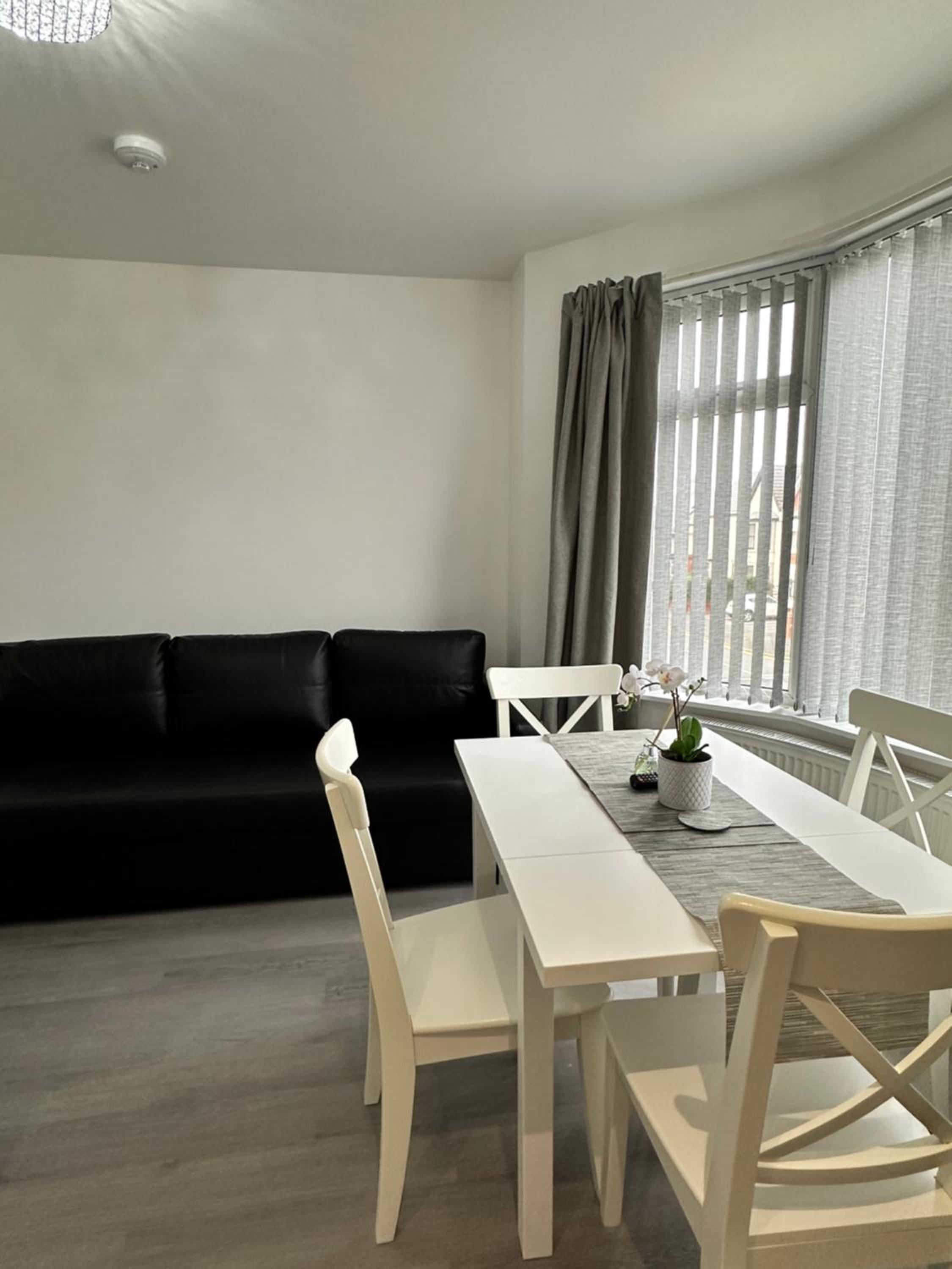 Granada Apartments Holmfield Rd
