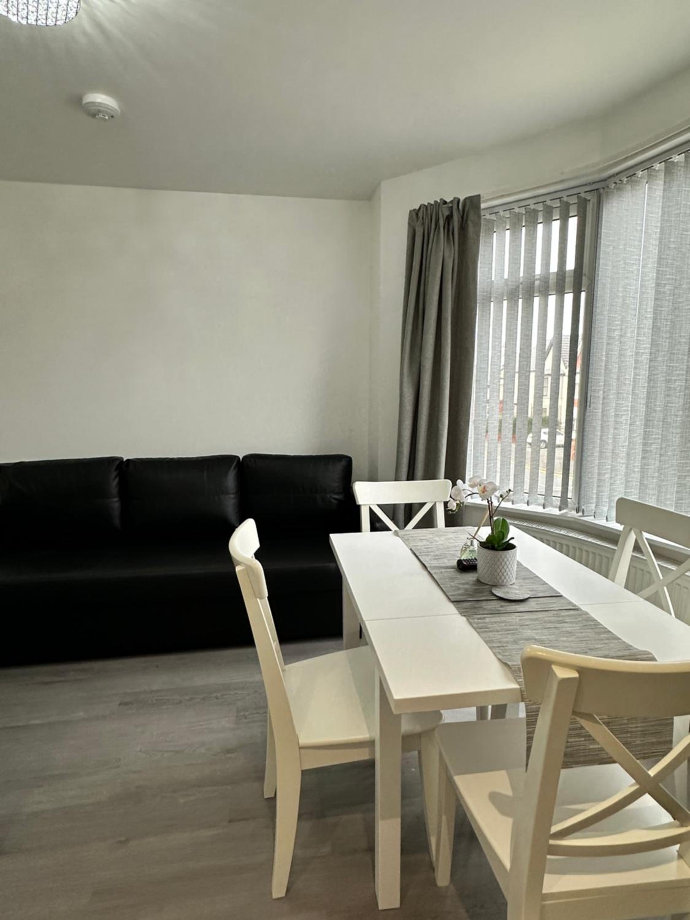 Granada Apartments Holmfield Rd