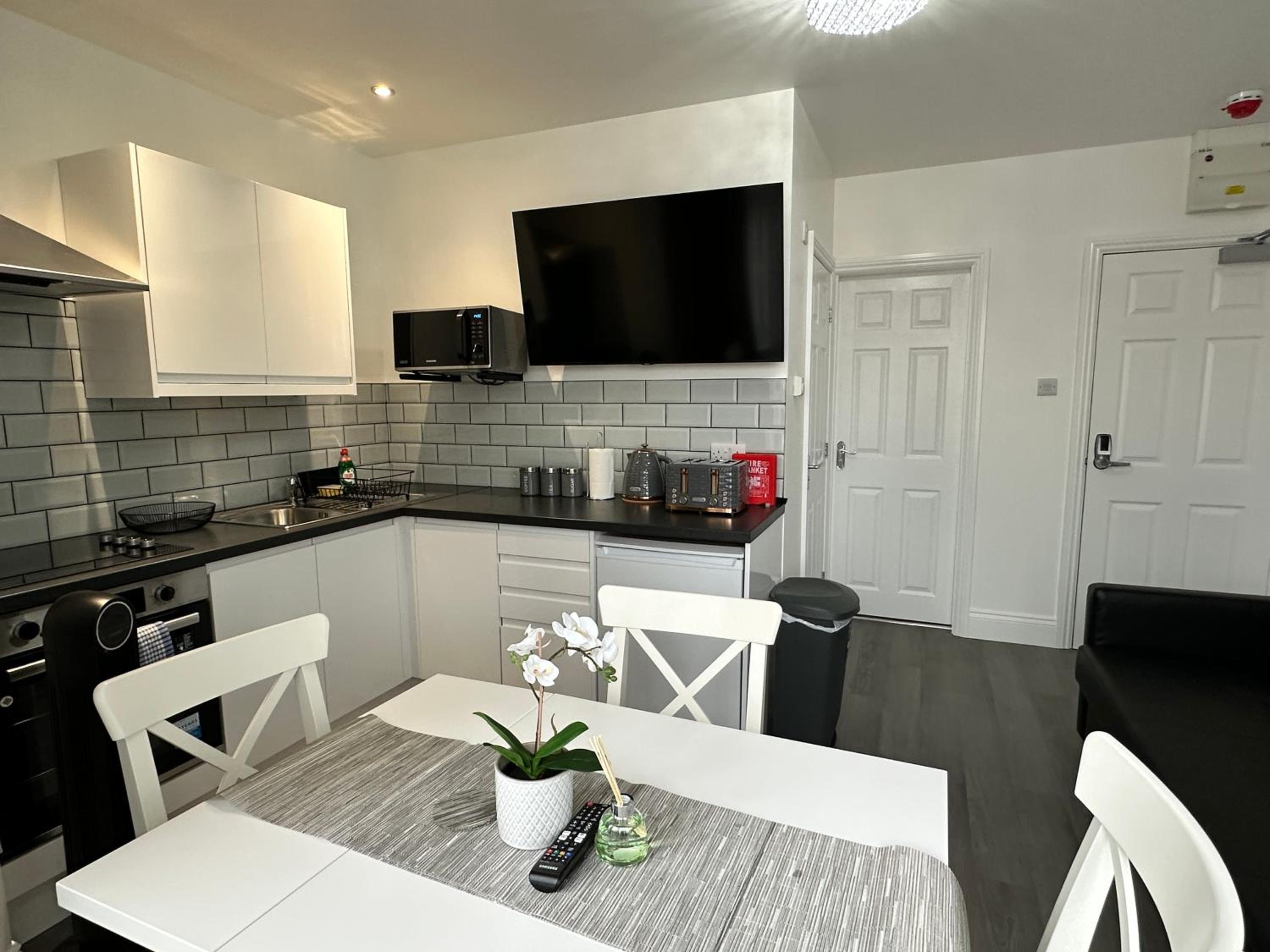 Granada Apartments Holmfield Rd