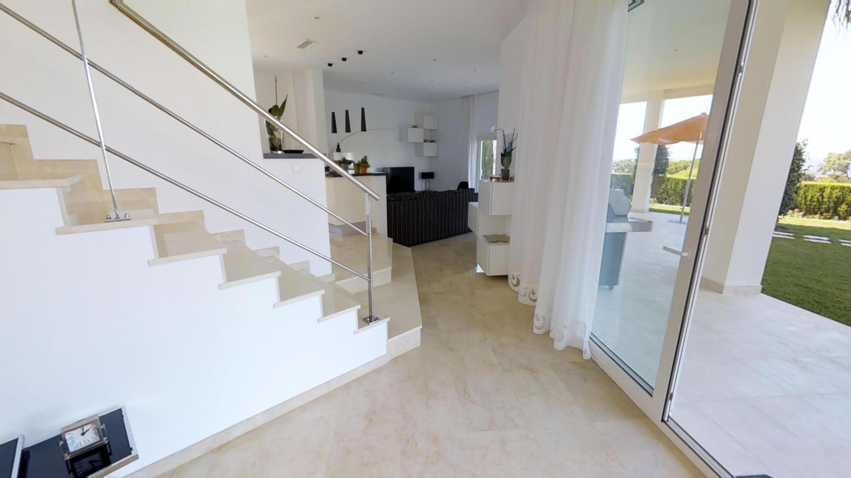 Marbella Vacations - Exquisite Villa Near Beach - Heated Pool - Property Image 27