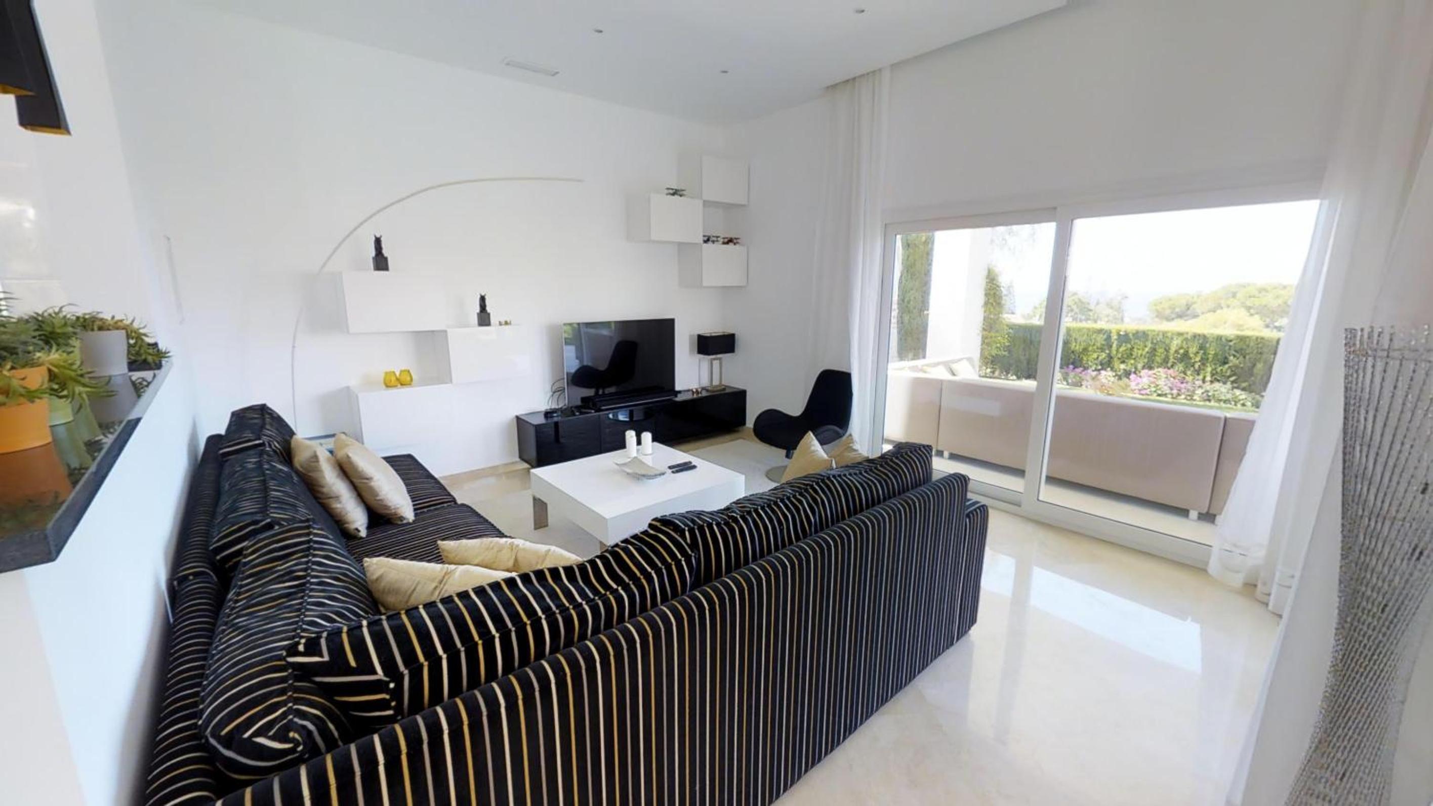 Marbella Vacations - Exquisite Villa Near Beach - Heated Pool - Property Image 41