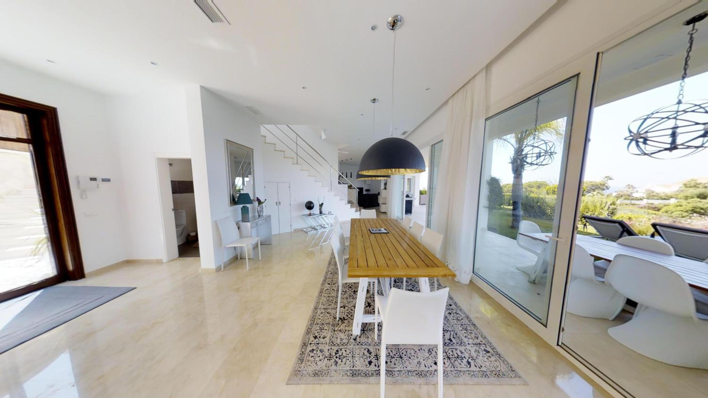 Marbella Vacations - Exquisite Villa Near Beach - Heated Pool - Property Image 30