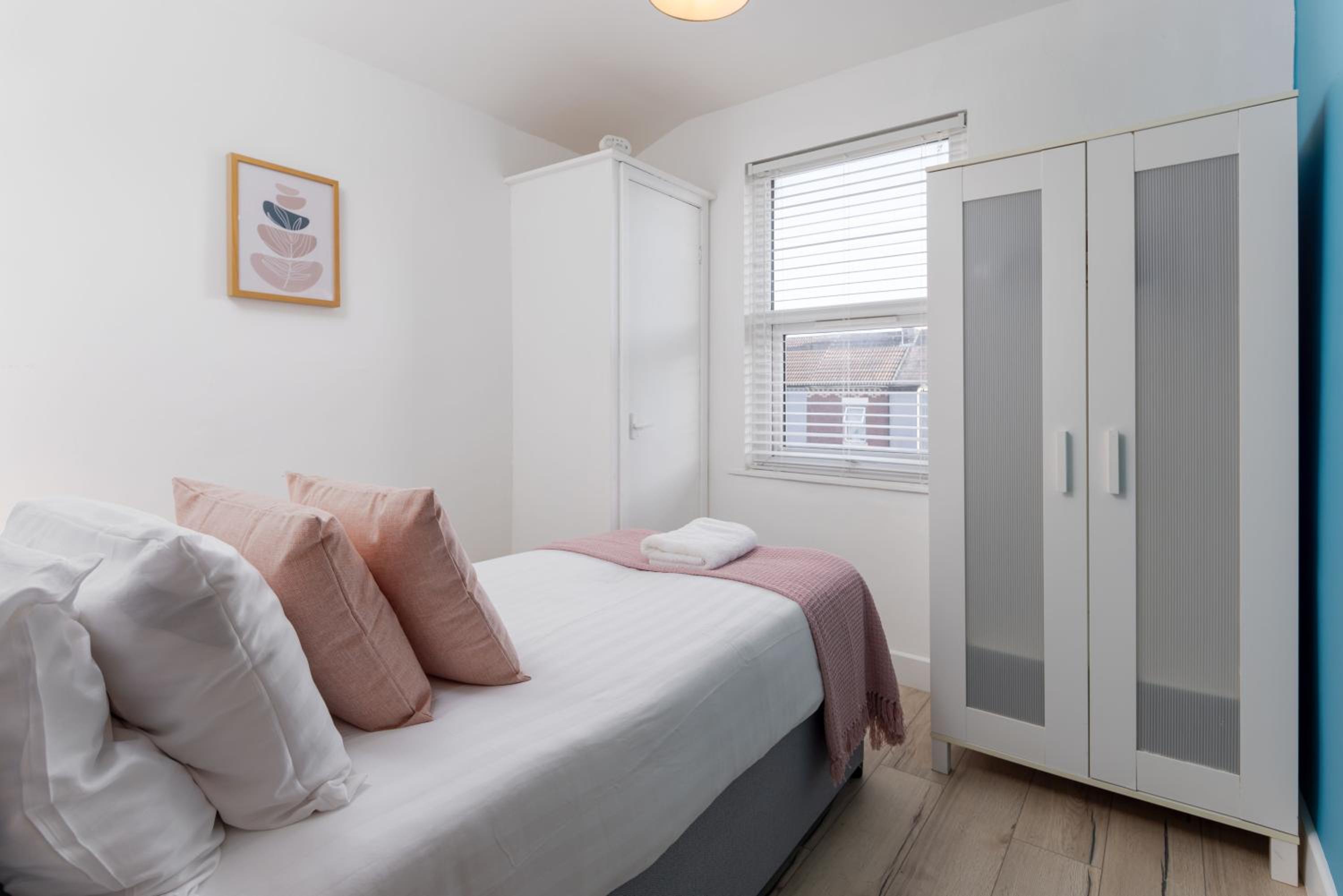 St Davids House - Air Host & Stay - 4 Bedrooms - Contractor Friendly