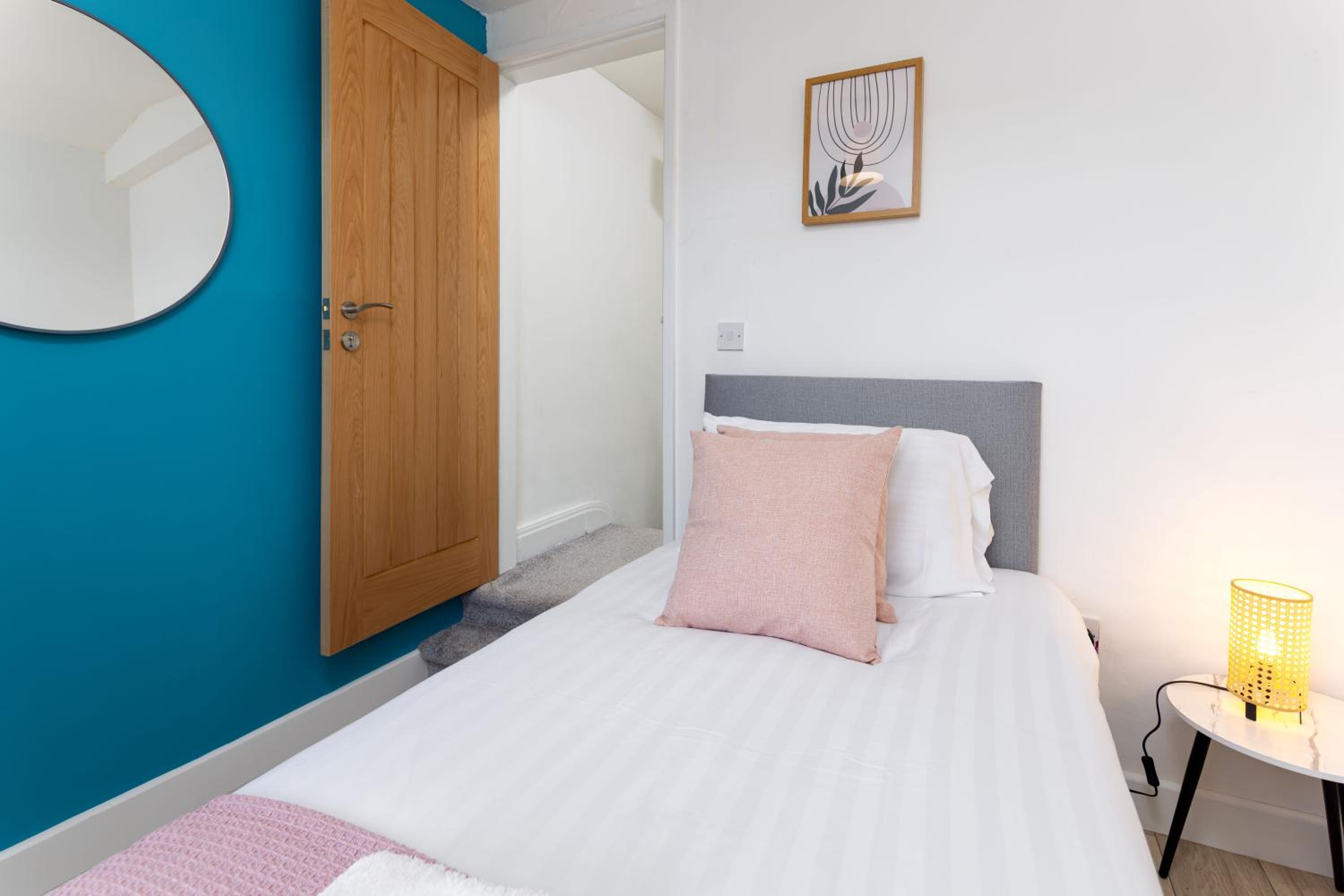 St Davids House - Air Host & Stay - 4 Bedrooms - Contractor Friendly