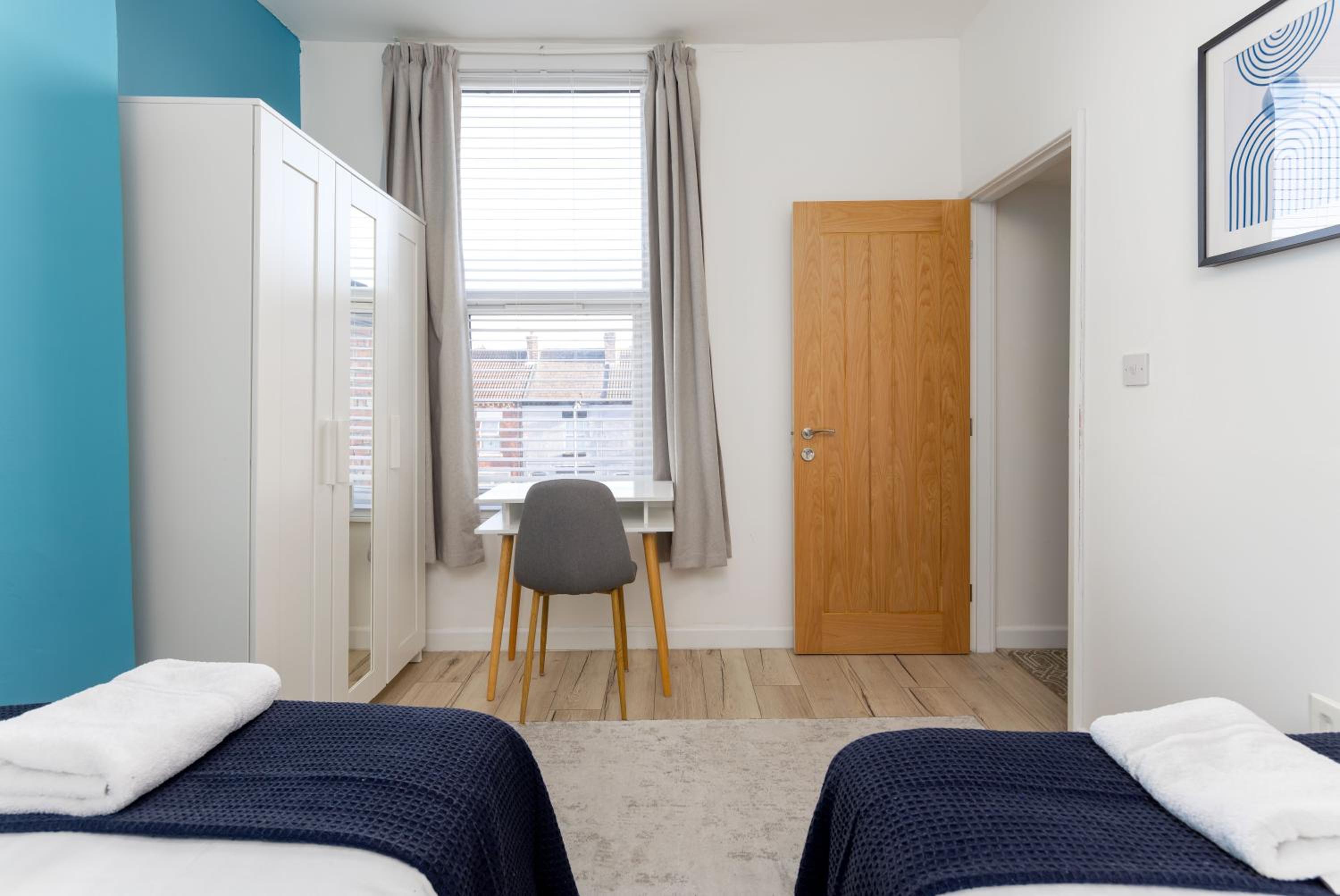 St Davids House - Air Host & Stay - 4 Bedrooms - Contractor Friendly